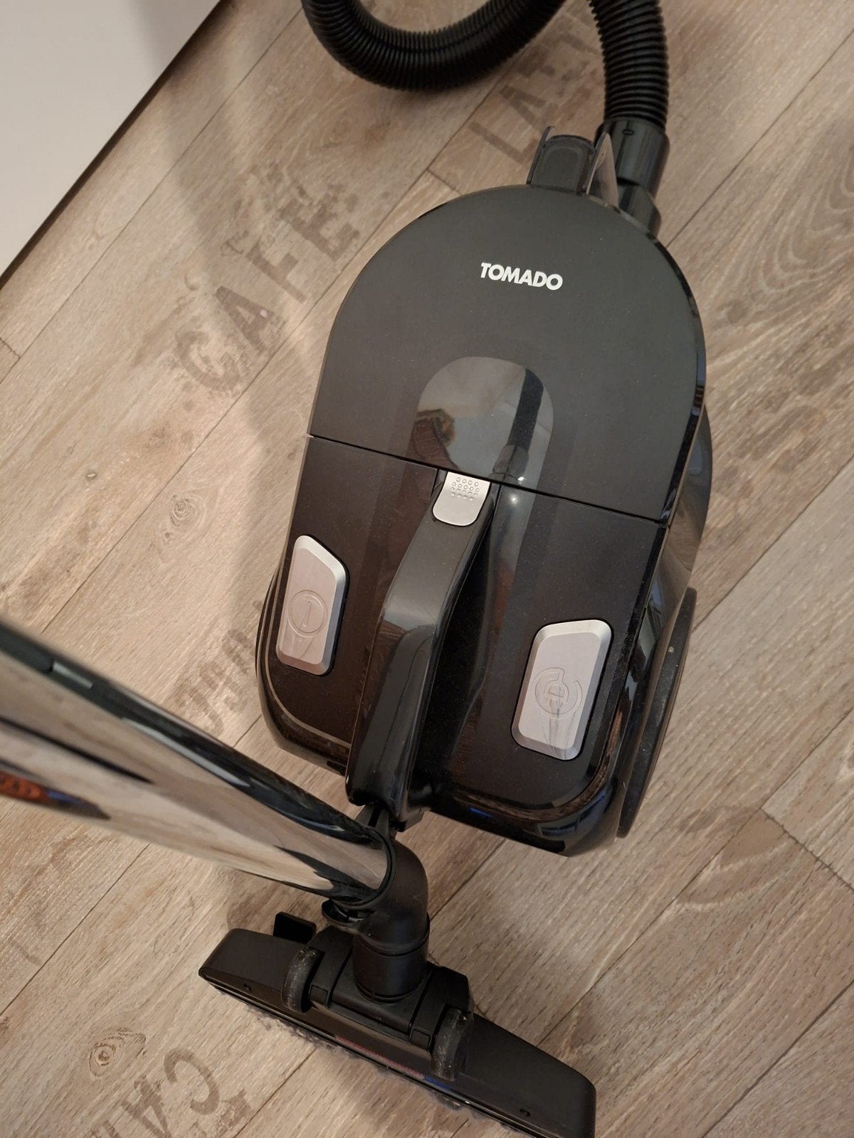 Tomado stofzuiger zonder zak, Ophalen, Overige merken, Zo goed als nieuw, Minder dan 1200 watt