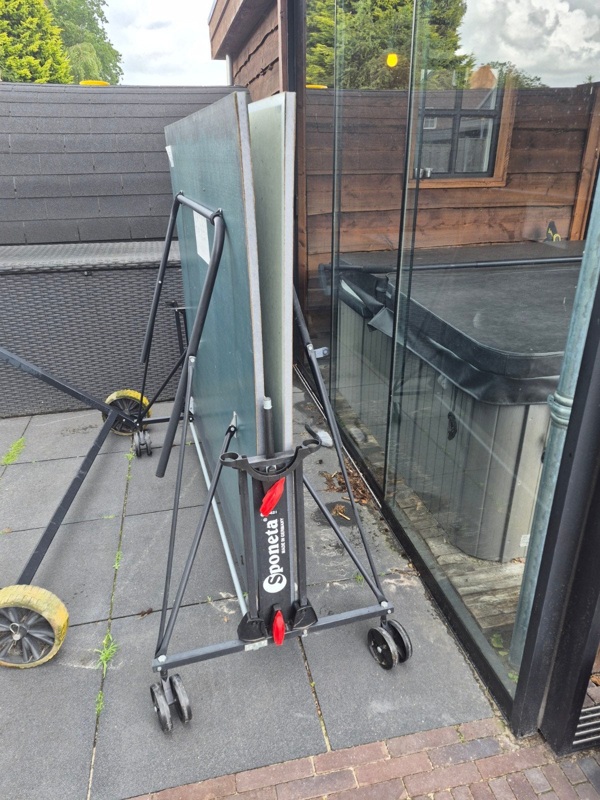 Gratis:Sponeta Tafeltennistafel - Inklapbaar en Verrijdbaar, Sport en Fitness, Tafeltennis, Ophalen, Gebruikt, Tafel Outdoor, Verrijdbaar