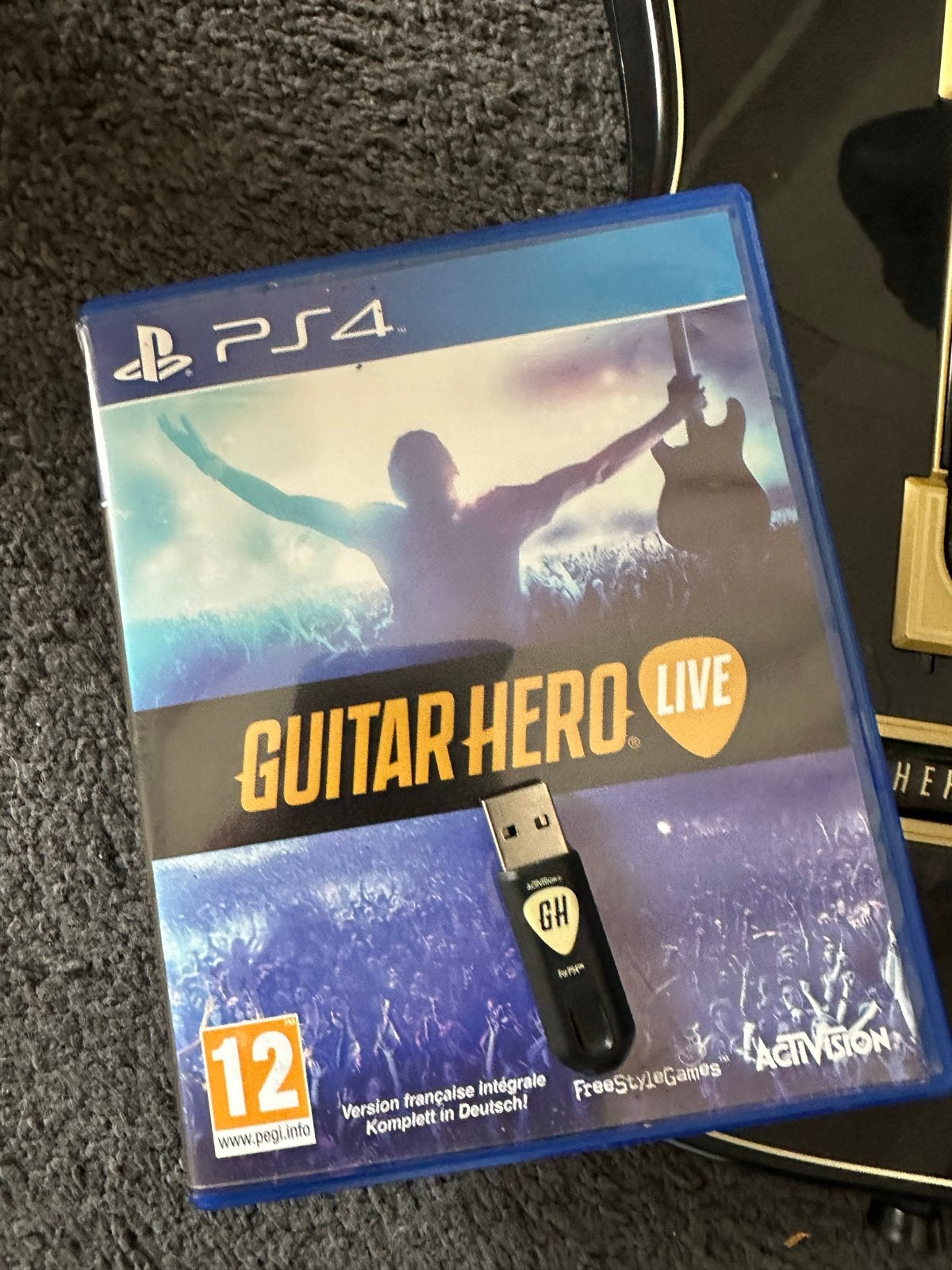 Guitar Hero Live Gitaar + Dongel voor PS4 en PS5, Spelcomputers en Games, B, Muziek, S, C