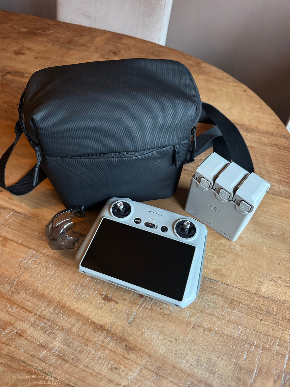 DJI RC-RM330 afstandsbediening + batterijen + tas, Ophalen, Zo goed als nieuw, DJI, Extra accu('s)