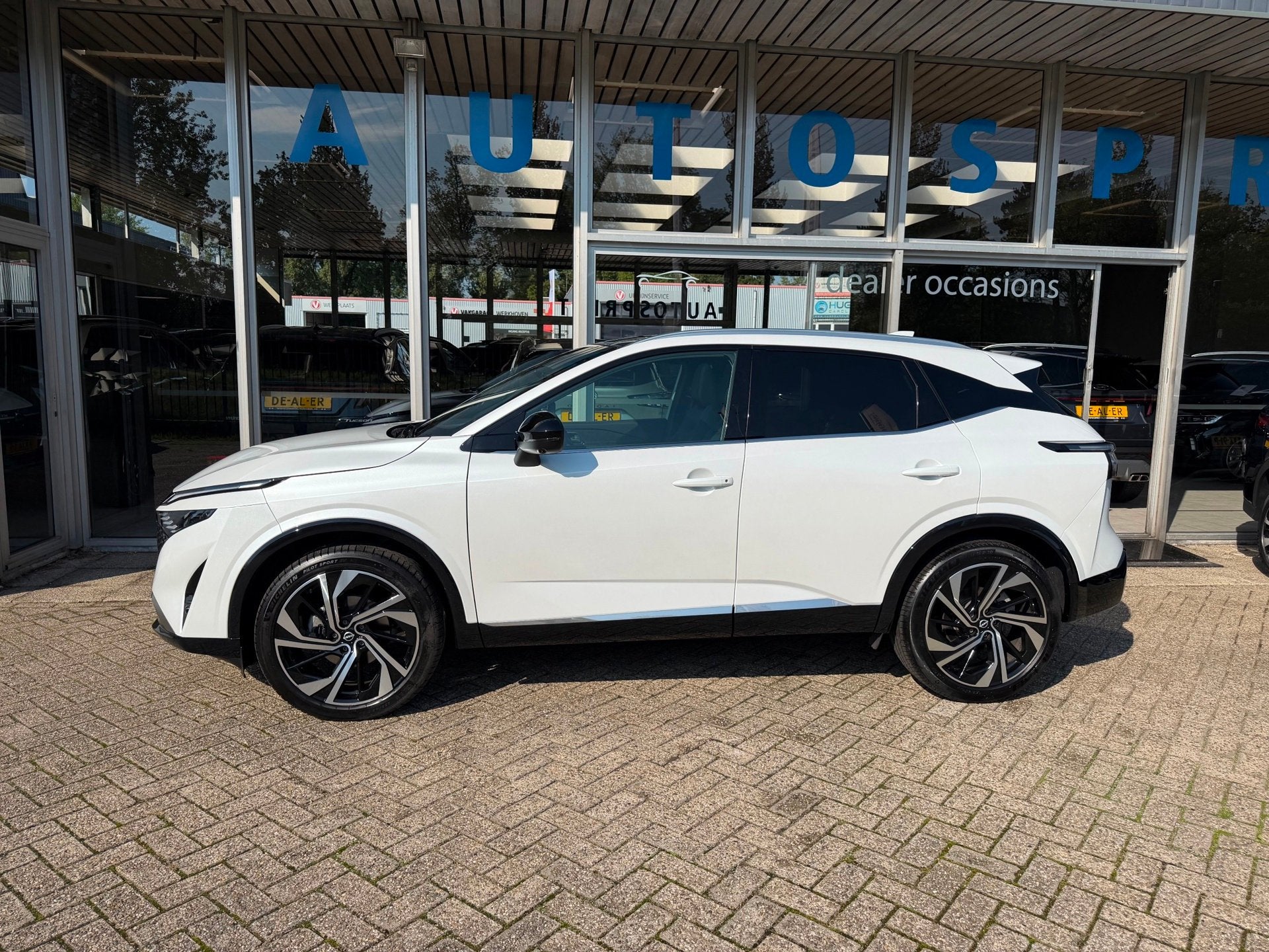 Nissan Qashqai 1.3 MHEV Xtronic Tekna Plus 158PK /PANORAMADA, Gebruikt, Zwart, 4 cilinders, Wit