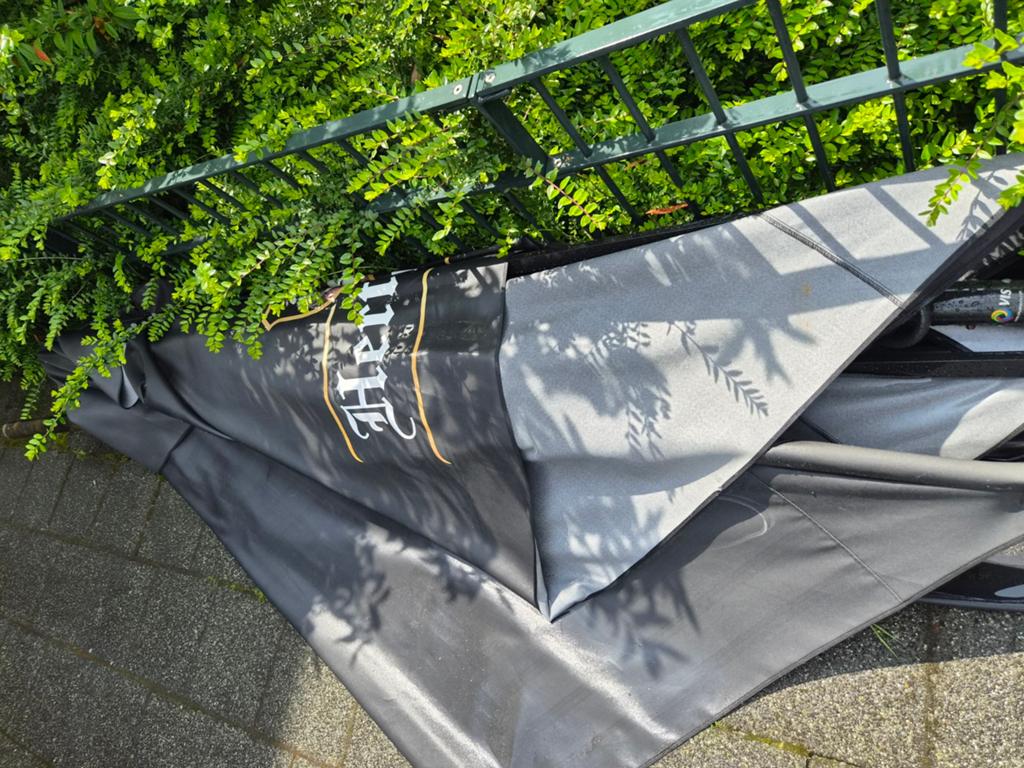 Hertog Jan Parasols 2x, Ophalen of Verzenden, Gebruikt, Gebruiksvoorwerp