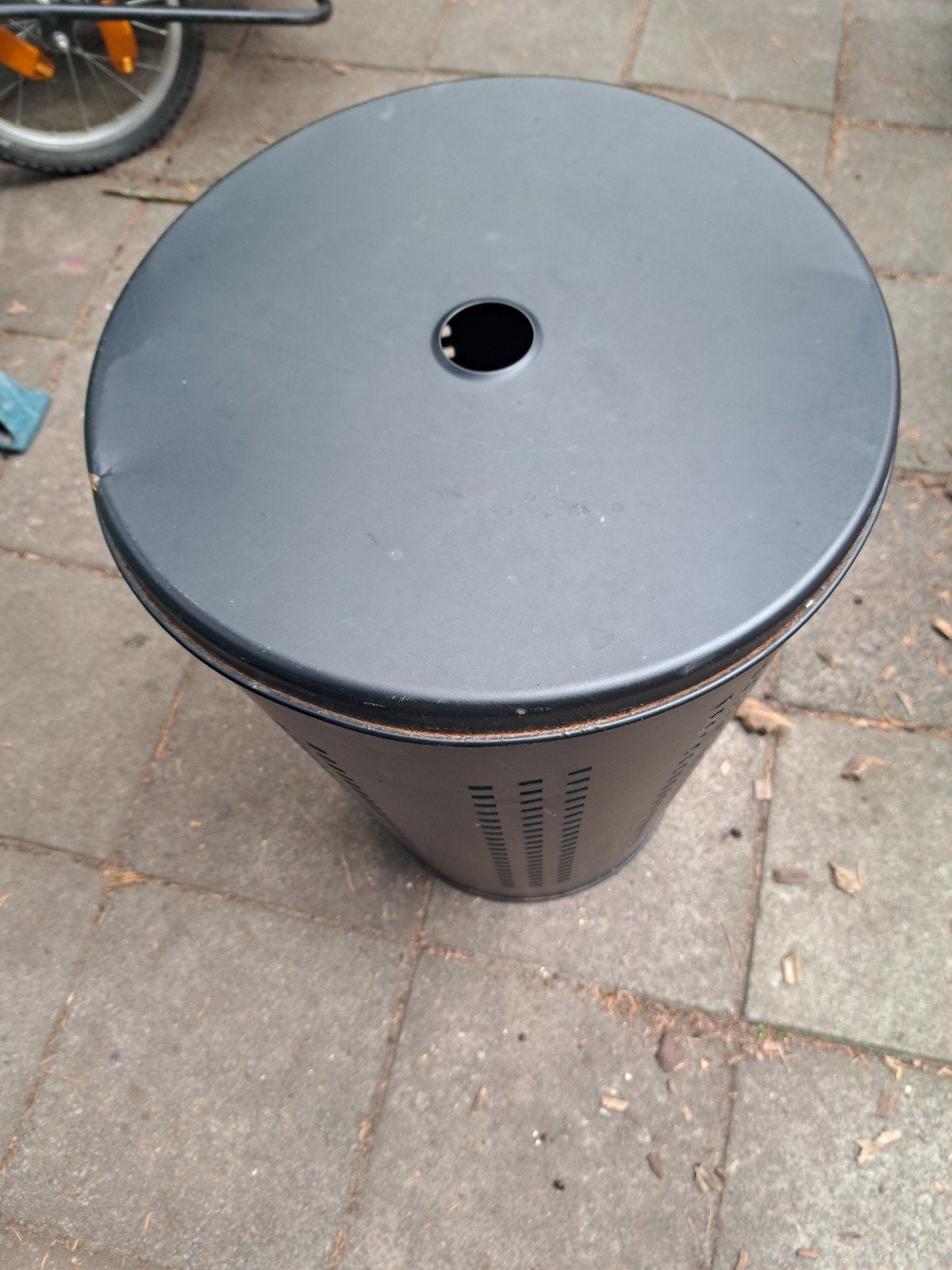 Zwarte metalen wasmand/opbergmand met gaatjespatroon, Ophalen, Gebruikt, Zwart, Metaal