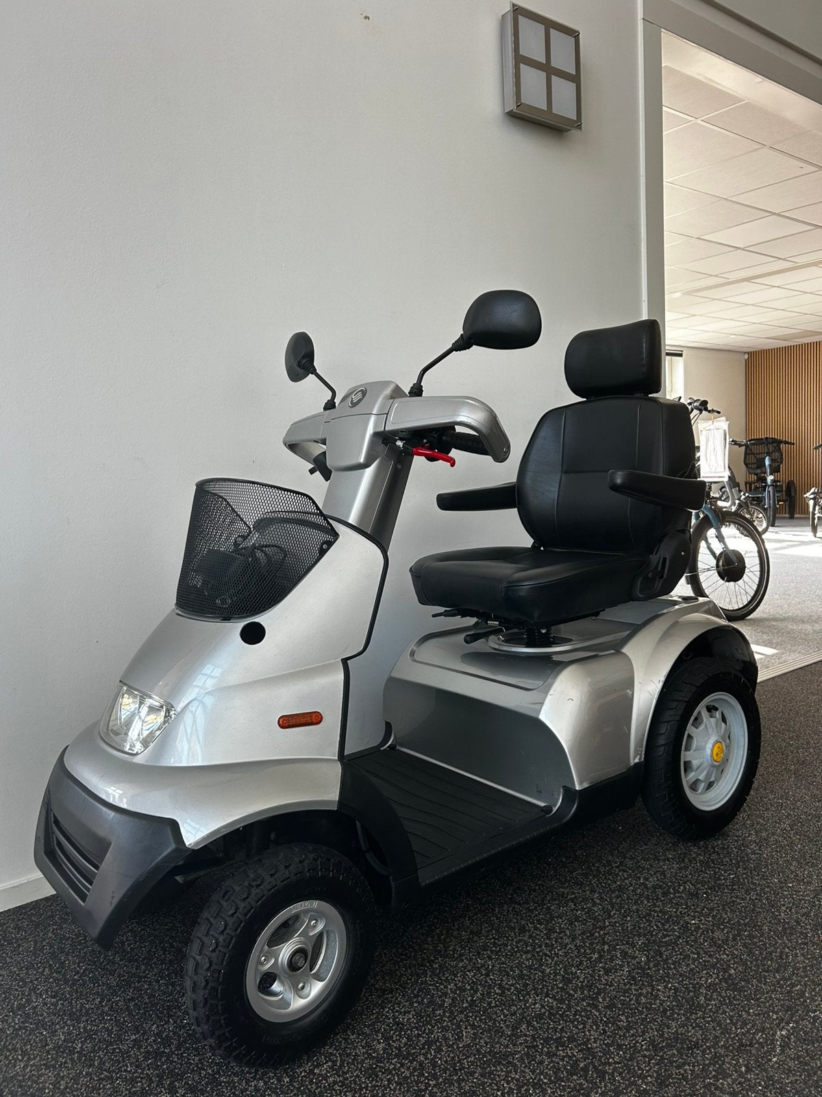 Vierwiel scootmobiel | Afikim | Stoer & Degelijk | Inruiler, Afikim, Gebruikt, Zorgbroeder, Zoom 19