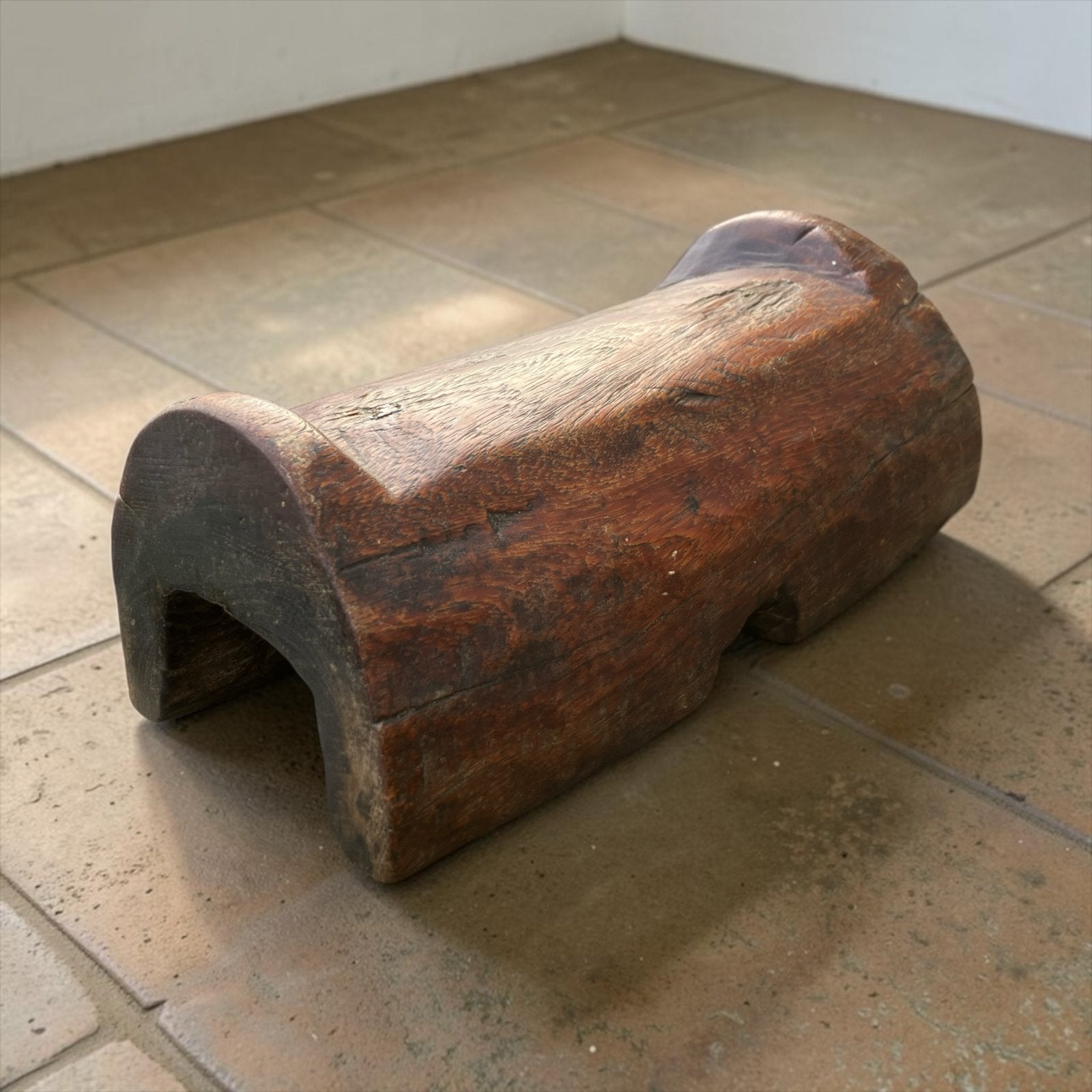 Antieke Afrikaanse kruk / neksteun van tropisch hout, Ophalen of Verzenden