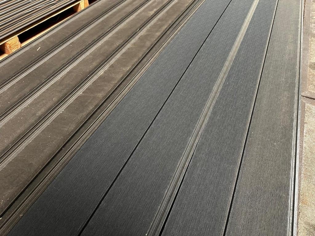 Restpartij zwarte gevelbekleding composiet - 400 cm - 19 m2, Ophalen, Minder dan 25 mm, Zo goed als nieuw, Plank