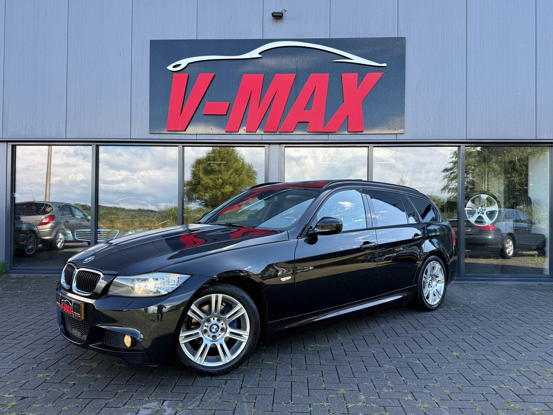 BMW 318i 2.0 LCI M-Sport Pano NaviProf Leer Stoelvw Trekhaak, Euro 5, Achterwielaandrijving, Zwart, Leder