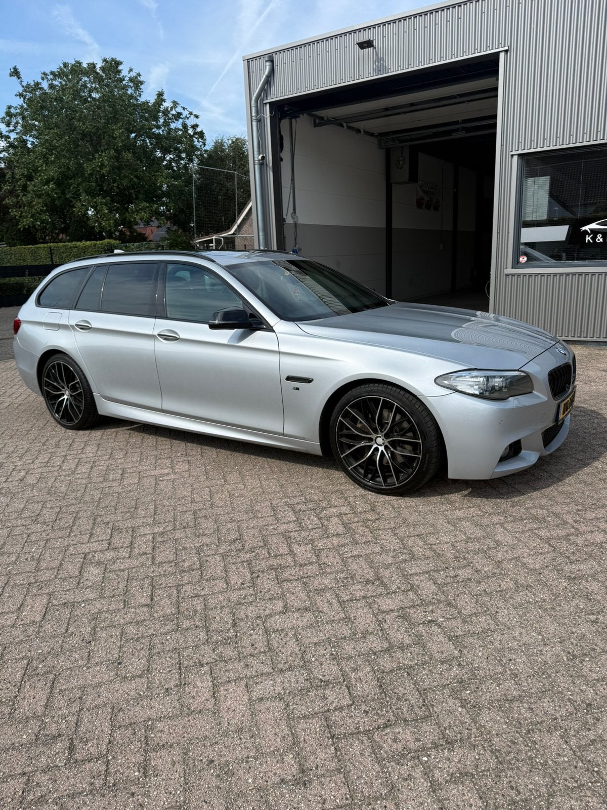 BMW 5-Serie 525d 218pk Aut. 2014 Grijs, Automaat, Achterwielaandrijving, 1995 cc, 2000 kg