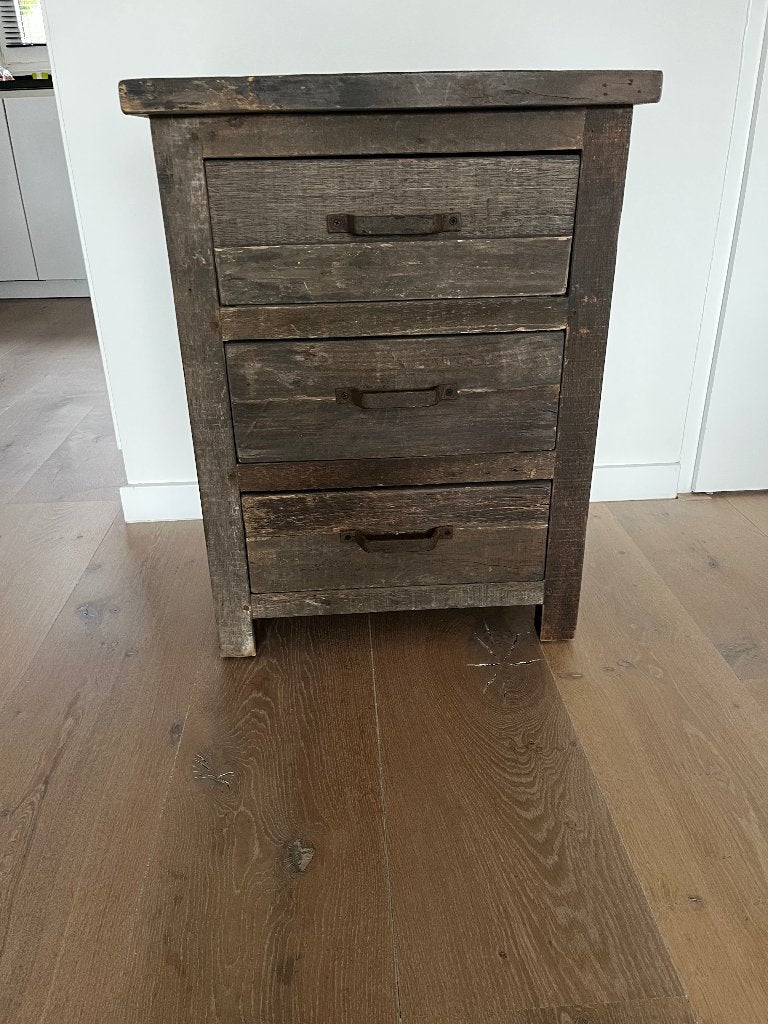 Kastje van oud hout met 3 lades, Ophalen, 50 tot 100 cm, Zo goed als nieuw, Met lade(s)