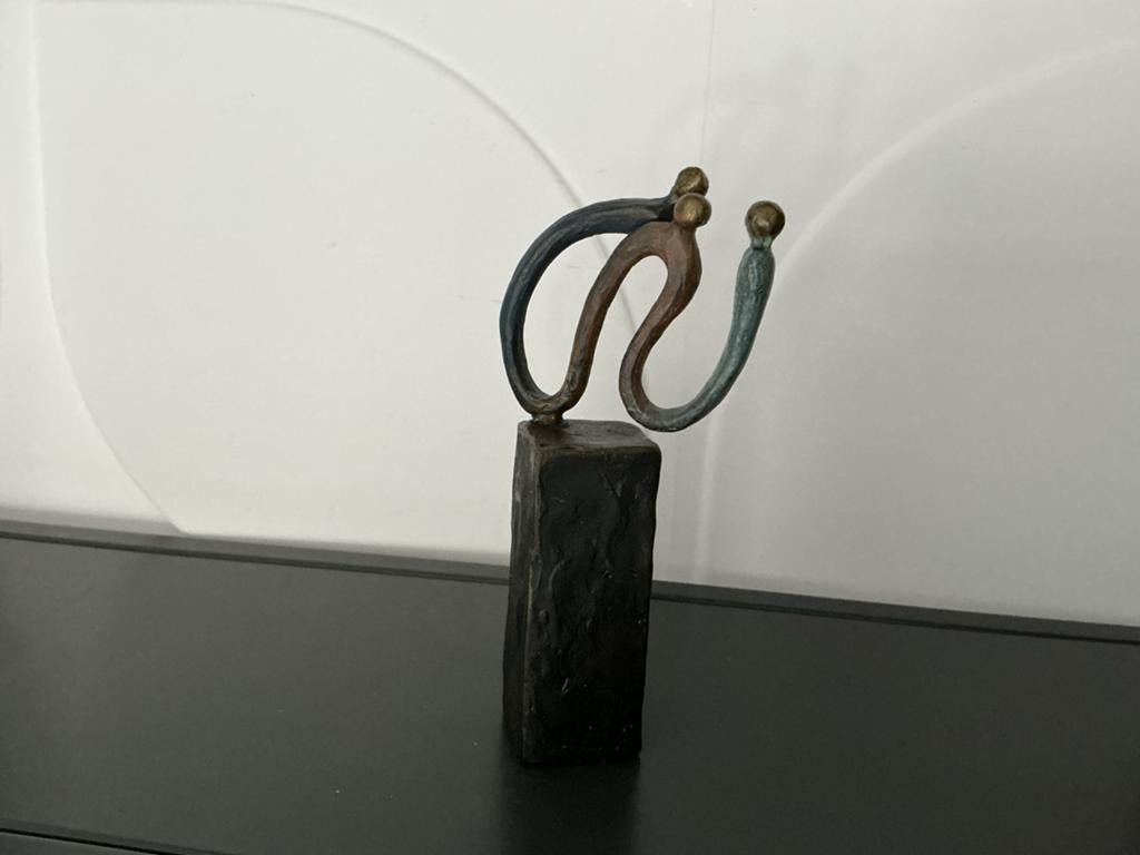 Abstract Bronzen Beeld: Omhelzing op Sokkel, Ophalen of Verzenden, Zo goed als nieuw, Overige materialen