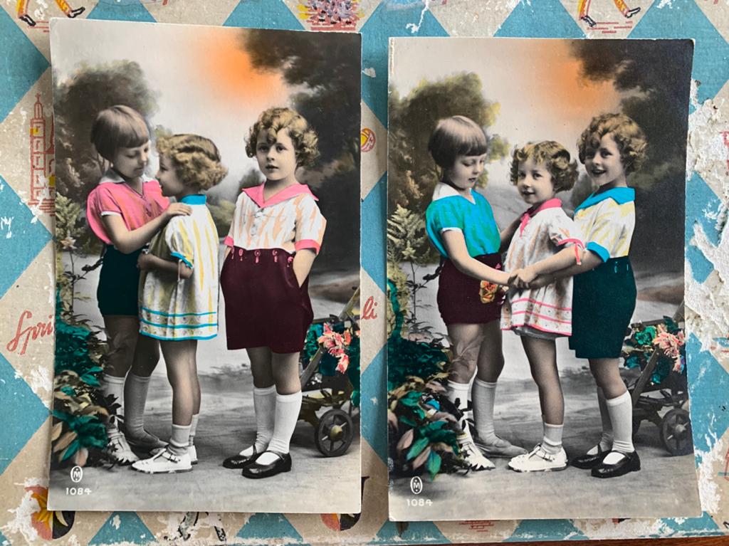 Drie meisjes met kar bloemen, Ophalen of Verzenden, 1920 tot 1940, Gelopen, Kinderen