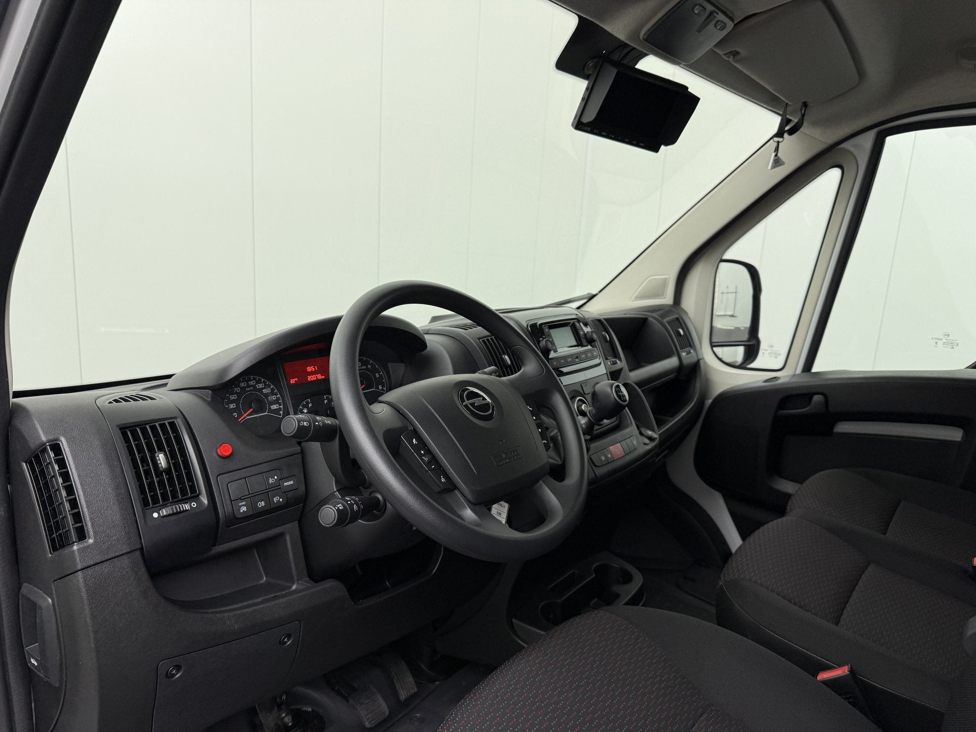 Opel Movano 140PK Bakwagen | Laadklep | Dakspoiler | Camera, Auto's, Voorwielaandrijving, Stof, Gebruikt, 2500 kg