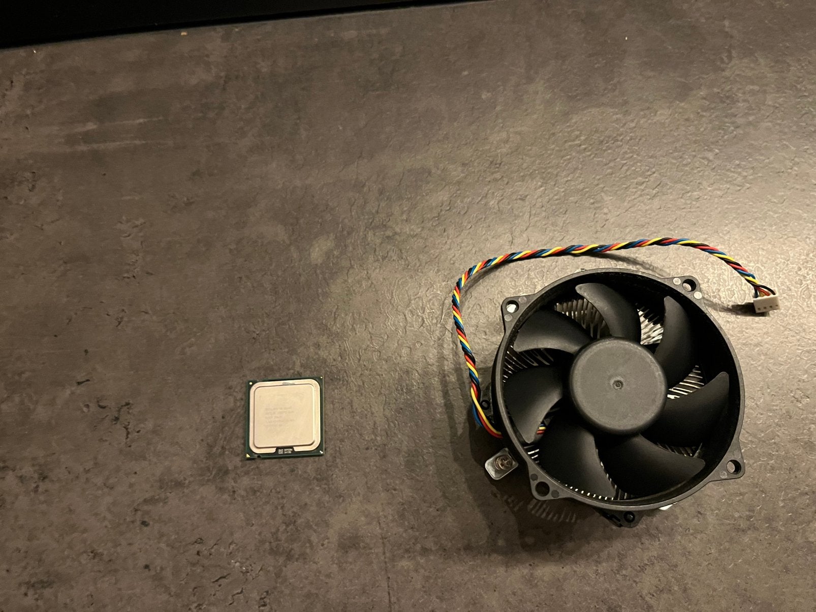 Intel Core 2 Quad Q8300, Computers en Software, Ophalen of Verzenden, Zo goed als nieuw, 2 tot 3 Ghz
