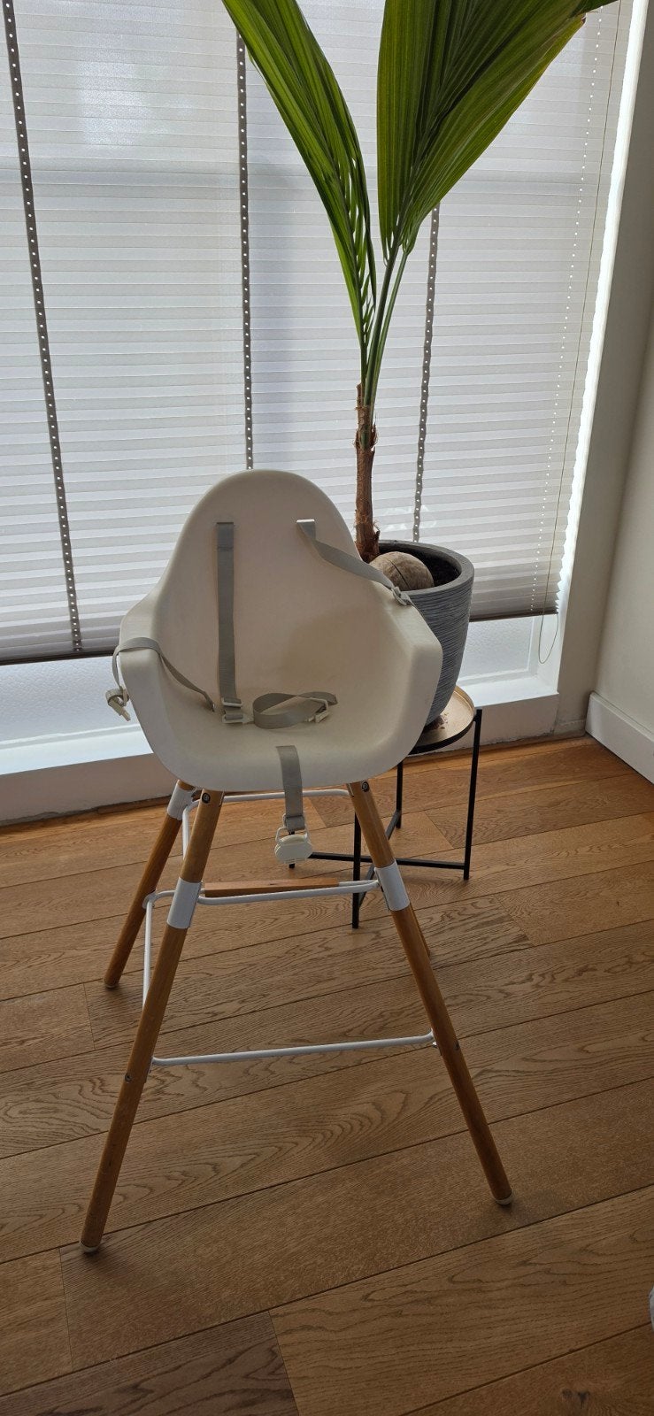 Childhome Kinderstoel - Wit met Houten Poten, Kinderen en Baby's, Kinderstoelen, Ophalen, Gebruikt, Overige typen, Gordel(s)