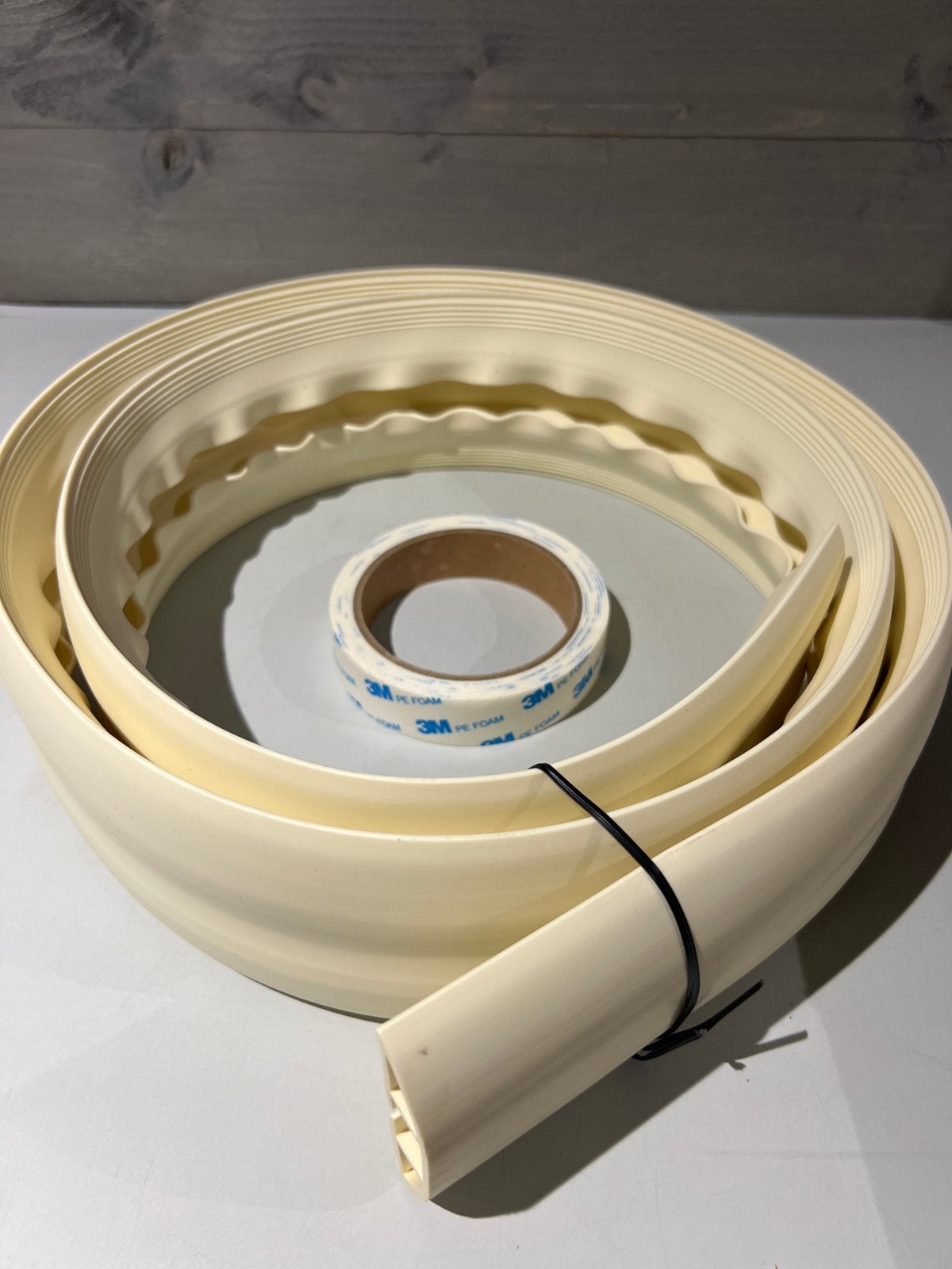 Nieuwe kunststof plint, 250 cm, crème kleurig, Kunststof, N, N, Nieuw