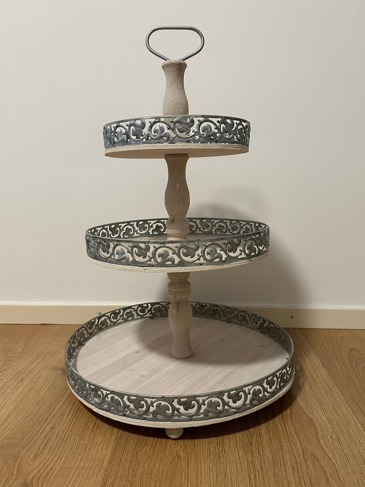 Decoratieve Etagere met 3 Lagen - Hout en Metaal, Huis en Inrichting, Woonaccessoires | Dienbladen, Ophalen, Decoratieve rand