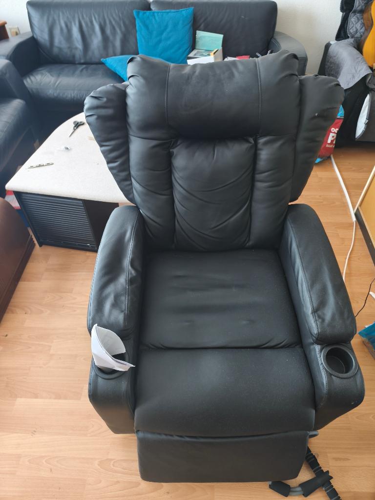 Elektrische relaxstoel / massagestoel zwart met voetensteun, Huis en Inrichting, Stoelen, Ophalen, Gebruikt, Zwart, Eén