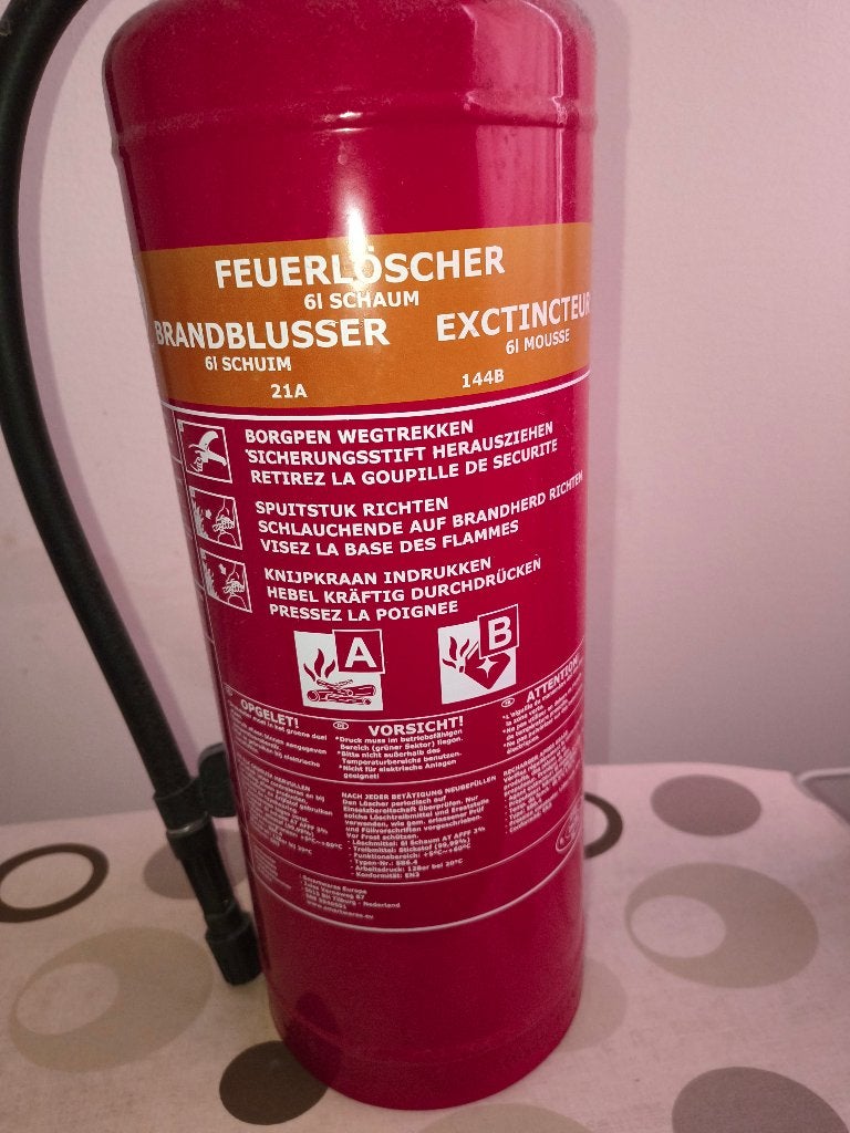 brandblusser schuim 6kg niet meer gekeurd, Huis en Inrichting, Brandblussers en Brandkasten, Ophalen, Zo goed als nieuw, Brandblusser