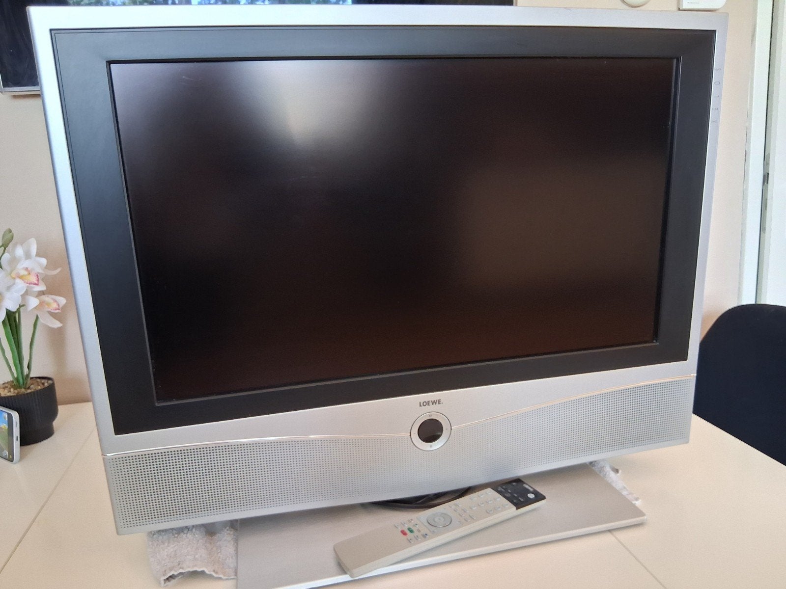 Loewe tv inclusief originele draaibare Loewe muurbeugel, Ophalen, Gebruikt, 50 Hz, Overige merken