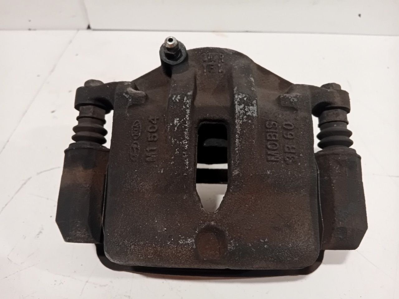 Remklauw rechts voor Kia Sportage, Onderdelen@venauto.nl, Van der Ven Autorecycling B.V., Ettenseweg 76, 4706 PB Roosendaal, The Netherlands