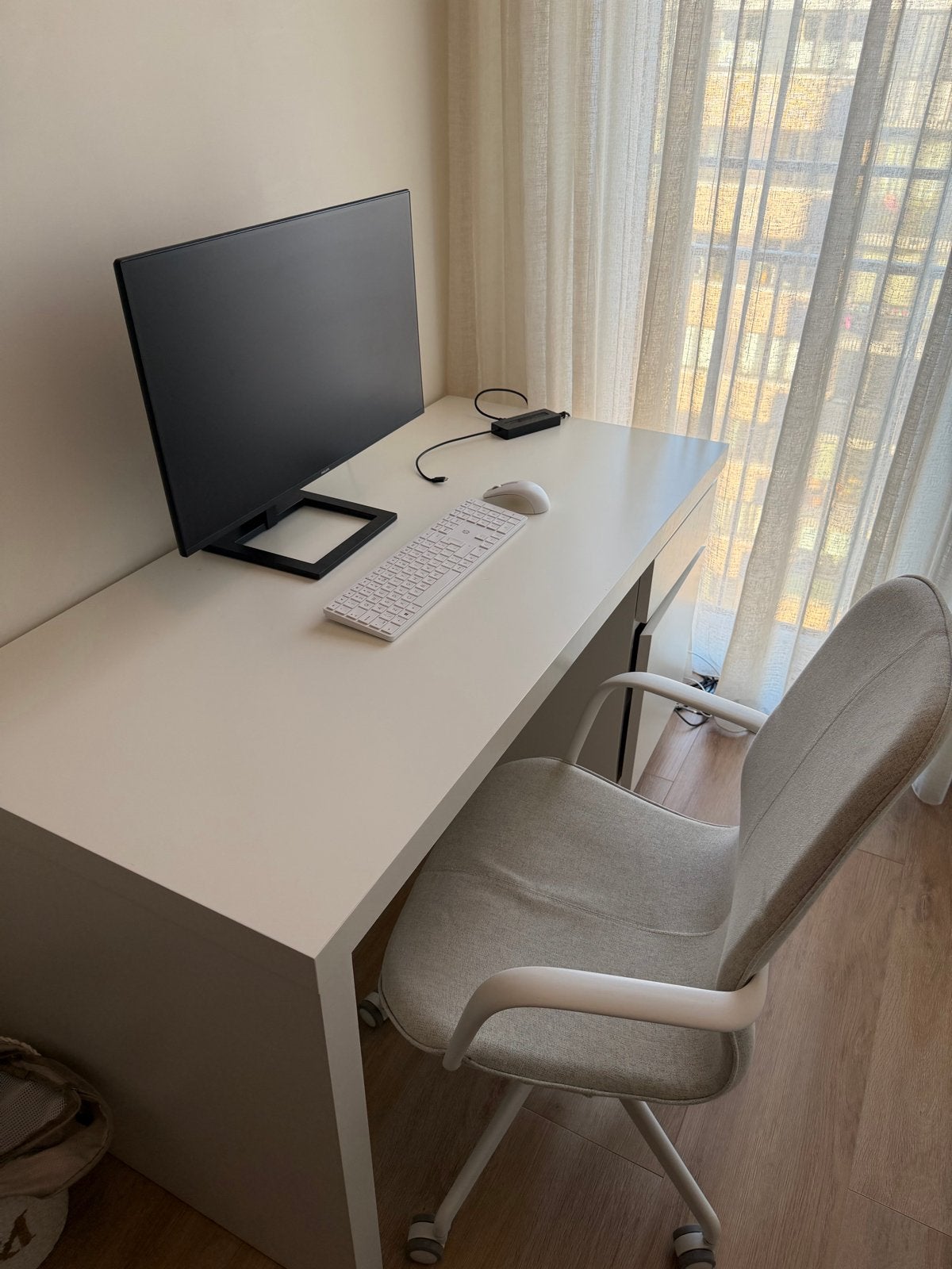 Ikea Bureau met ikea stoel zo goed als nieuw, Ophalen, Spaanplaat of MDF, Zo goed als nieuw, Overige merken