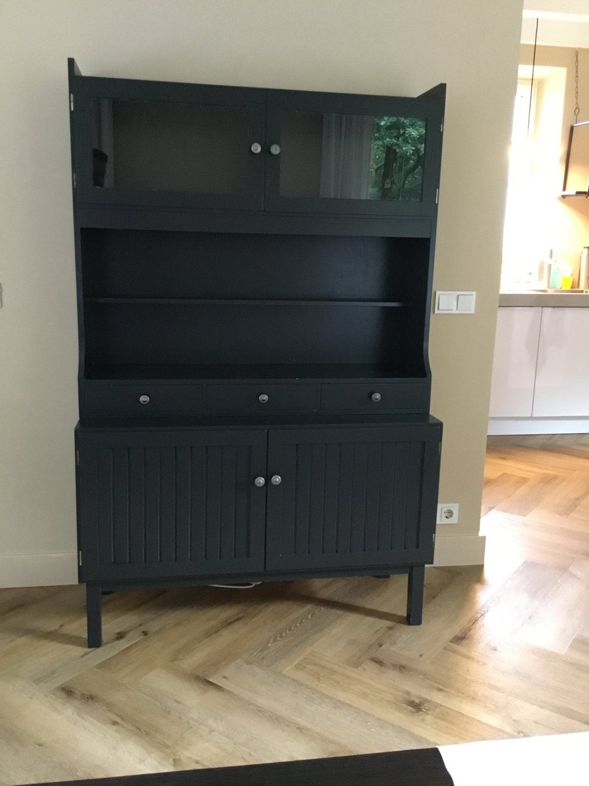 Retro Donkergrijze buffetkast met vitrine en lades, Ophalen, Gebruikt, 50 tot 100 cm, Met lade(s)