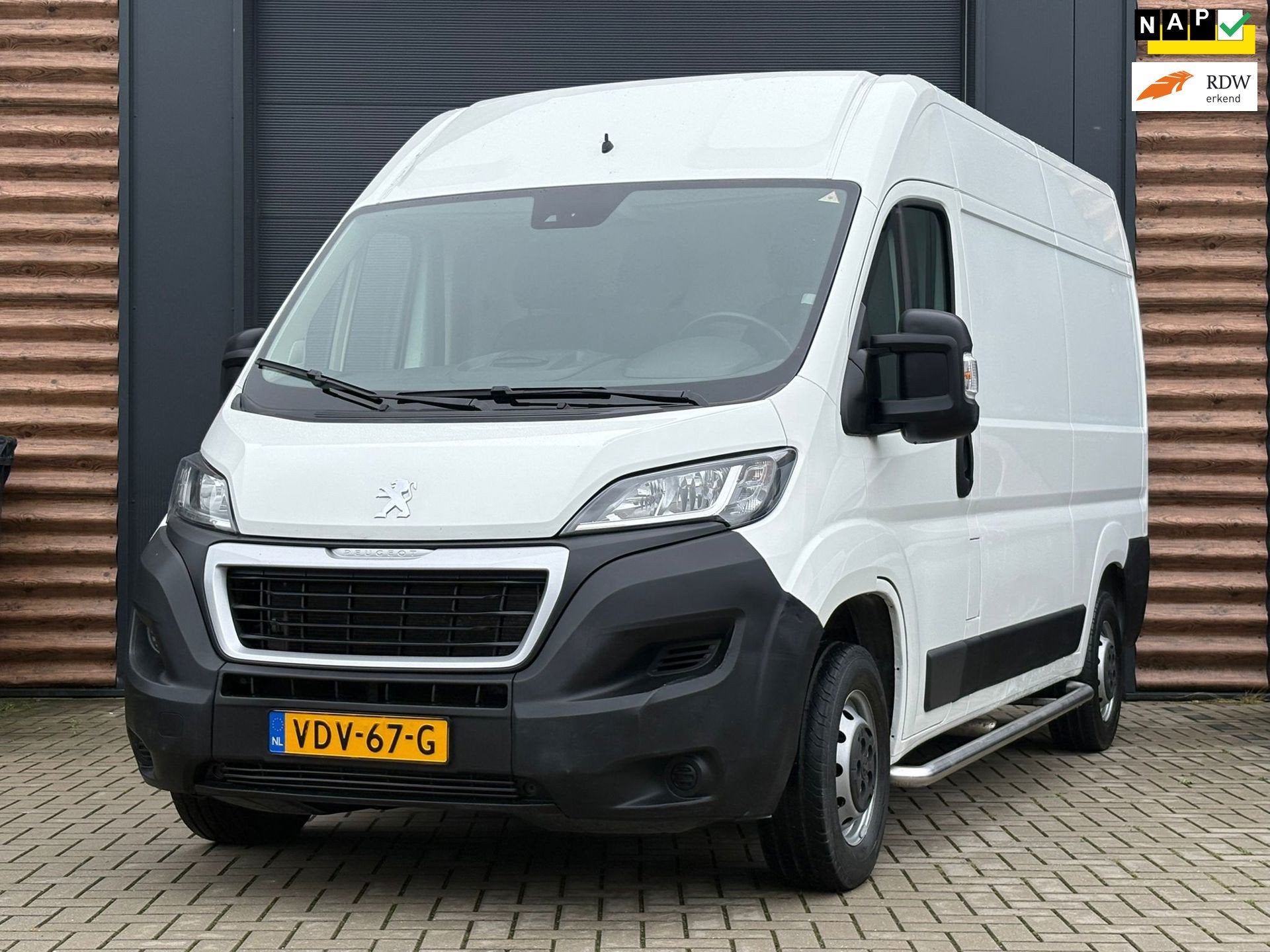 Peugeot Boxer 330 2.2 BlueHDi 140 L2H2 Premium 1e EIGN NW DI, Auto's, Voorwielaandrijving, Gebruikt, Euro 6, 4 cilinders