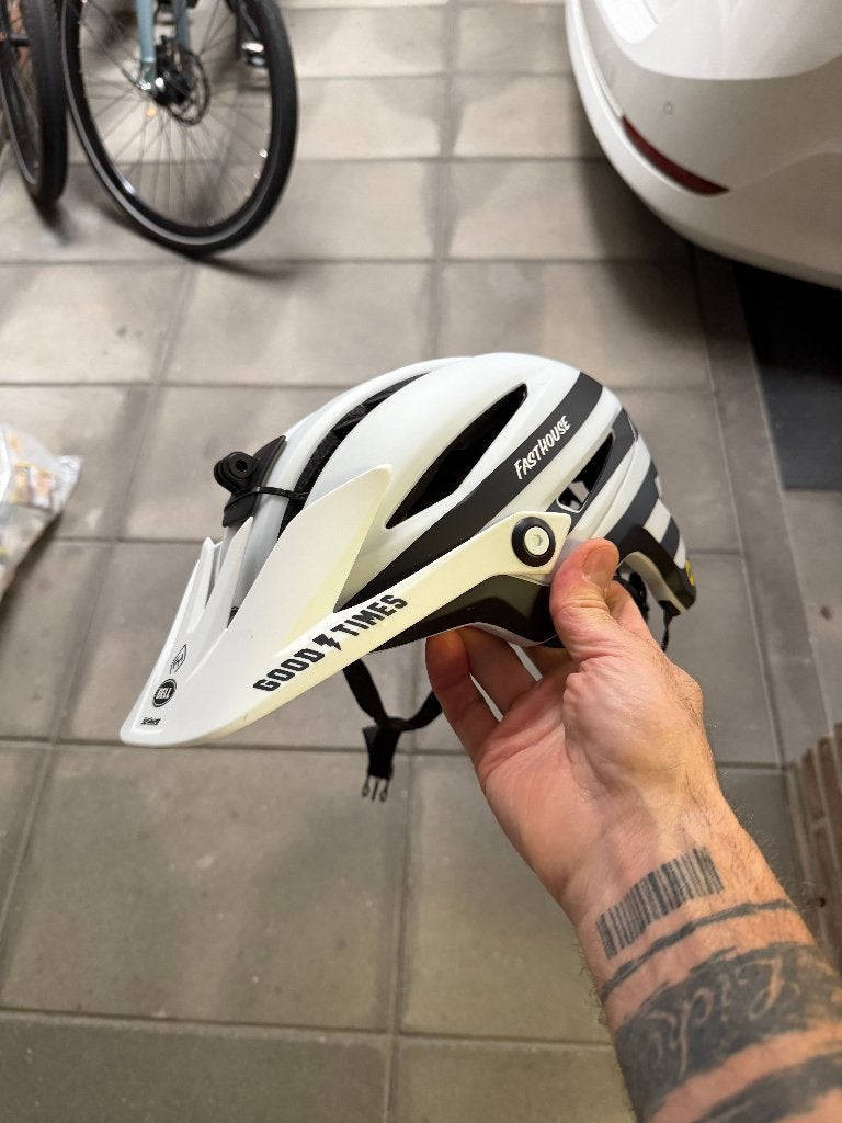 Bell sixer atb helm als nieuw maat L, Fietsen en Brommers, Heer, Ophalen of Verzenden, Zo goed als nieuw, Bell