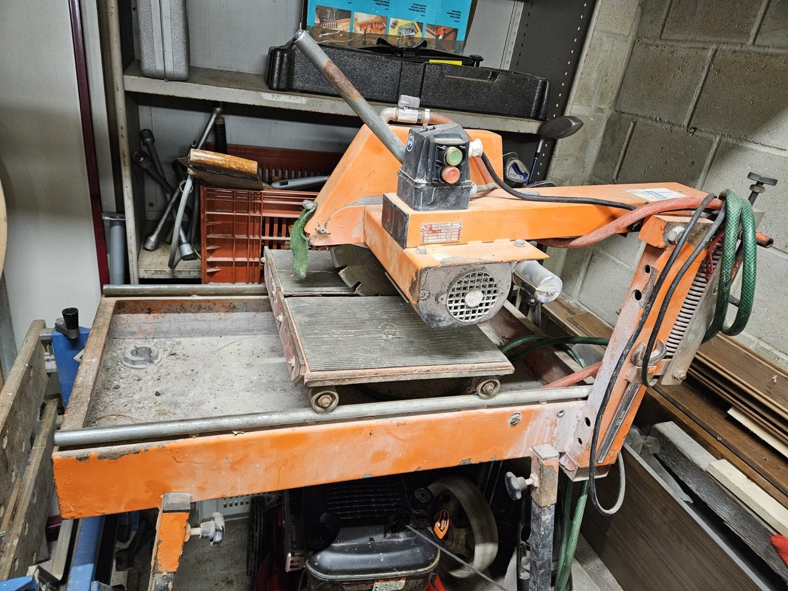 Robuuste bouwzaag/steenzaag van Van Voorden, 1.5 kW, Doe-het-zelf en Verbouw, Gereedschap | Zaagmachines, Ophalen, Gebruikt, 70 mm of meer
