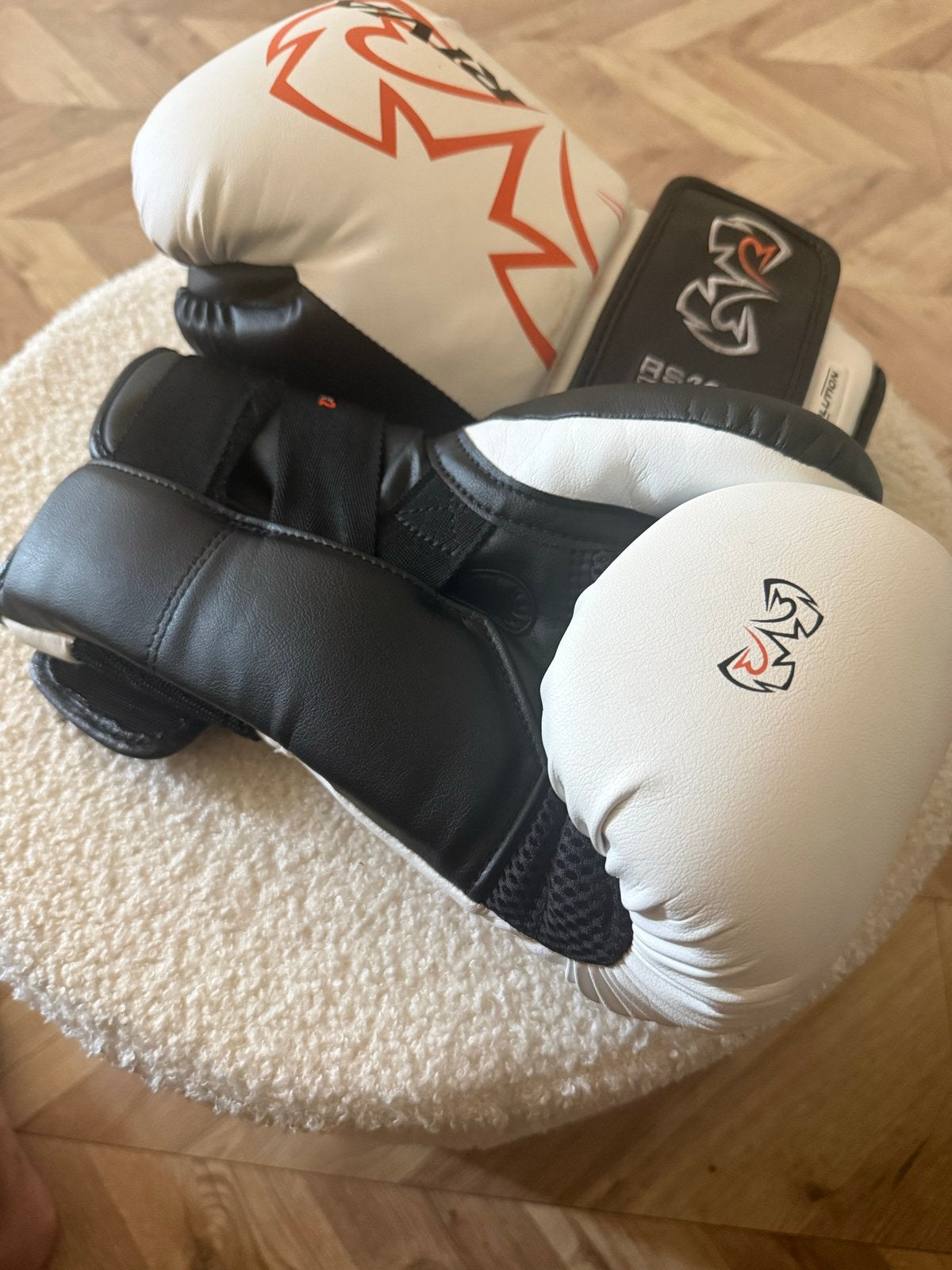 Rival RS11V Sparring Handschoenen 18 OZ, Ophalen of Verzenden, Zo goed als nieuw, Overige, Vechtsportbescherming