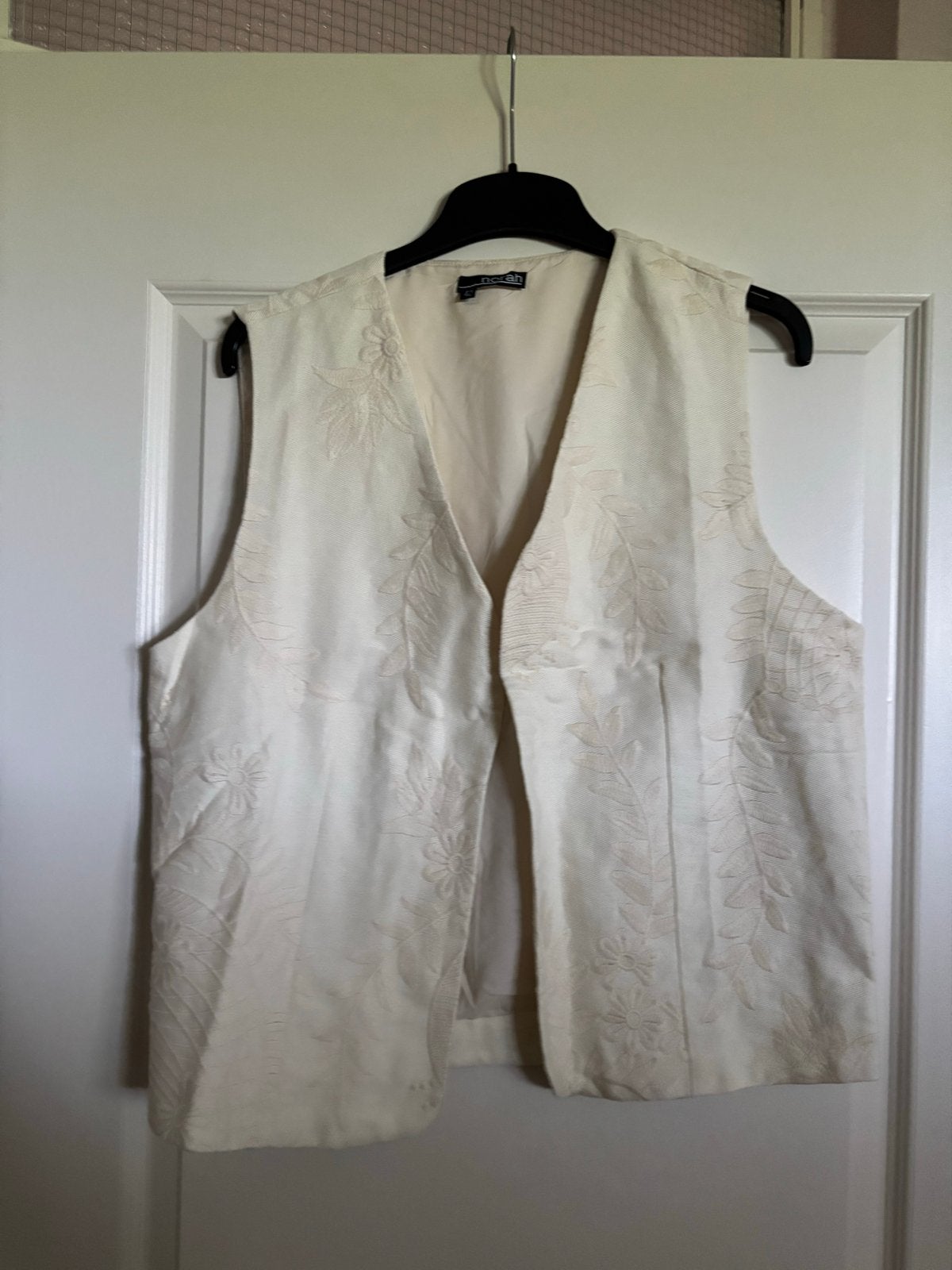 Norah Gilet met geborduurde bloemen en bladeren, Ophalen of Verzenden, Nieuw