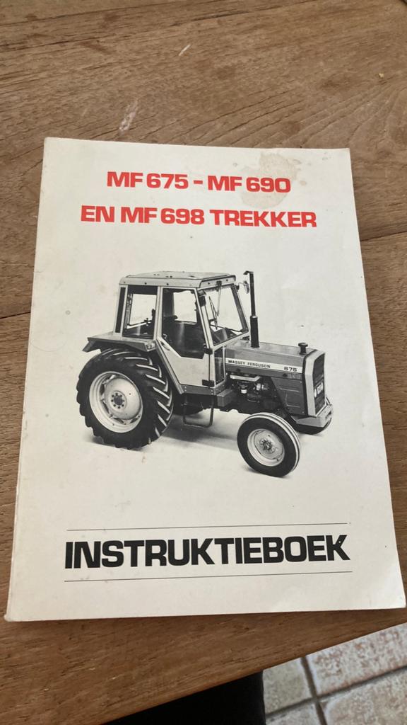 Vintage instruktieboek MF 675- MF 690 trekker, Ophalen of Verzenden, Gelezen, Overige merken