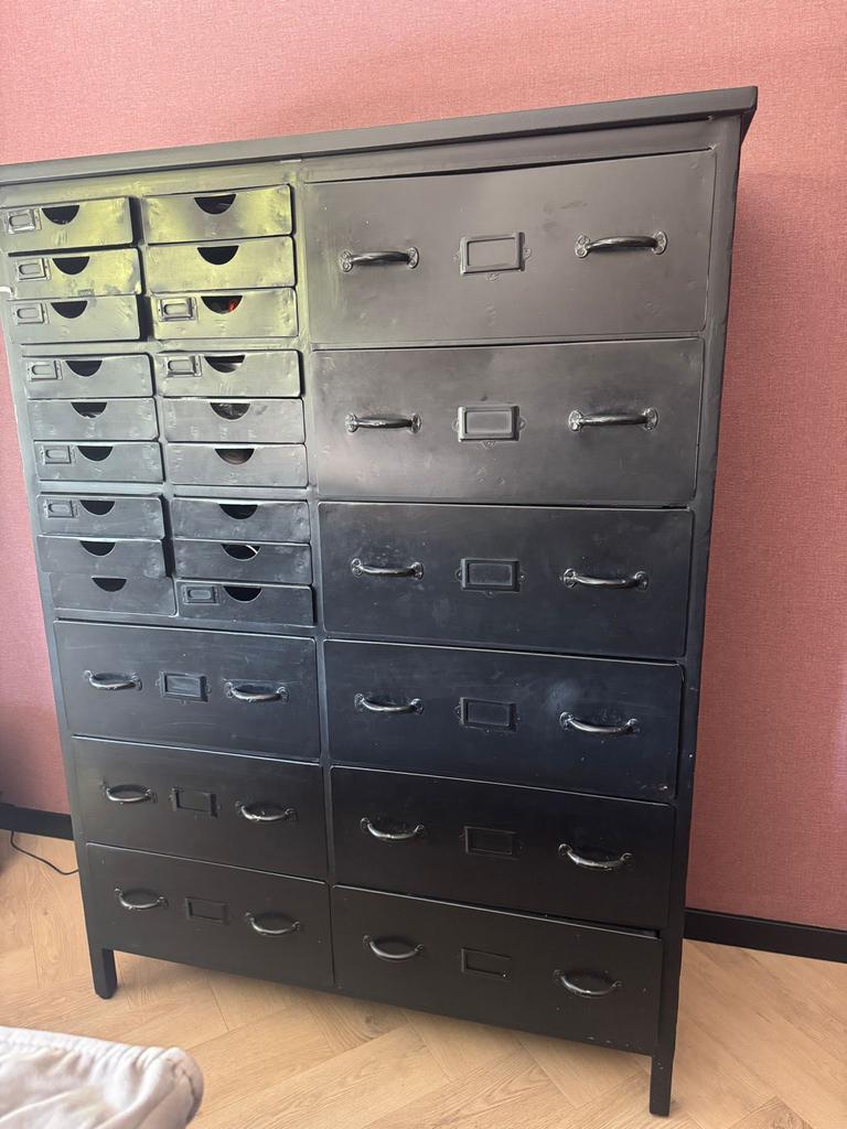 Industriële zwarte ladekast met veel opbergruimte, Huis en Inrichting, Kasten | Ladekasten, Gebruikt, 100 tot 150 cm, 5 laden of meer