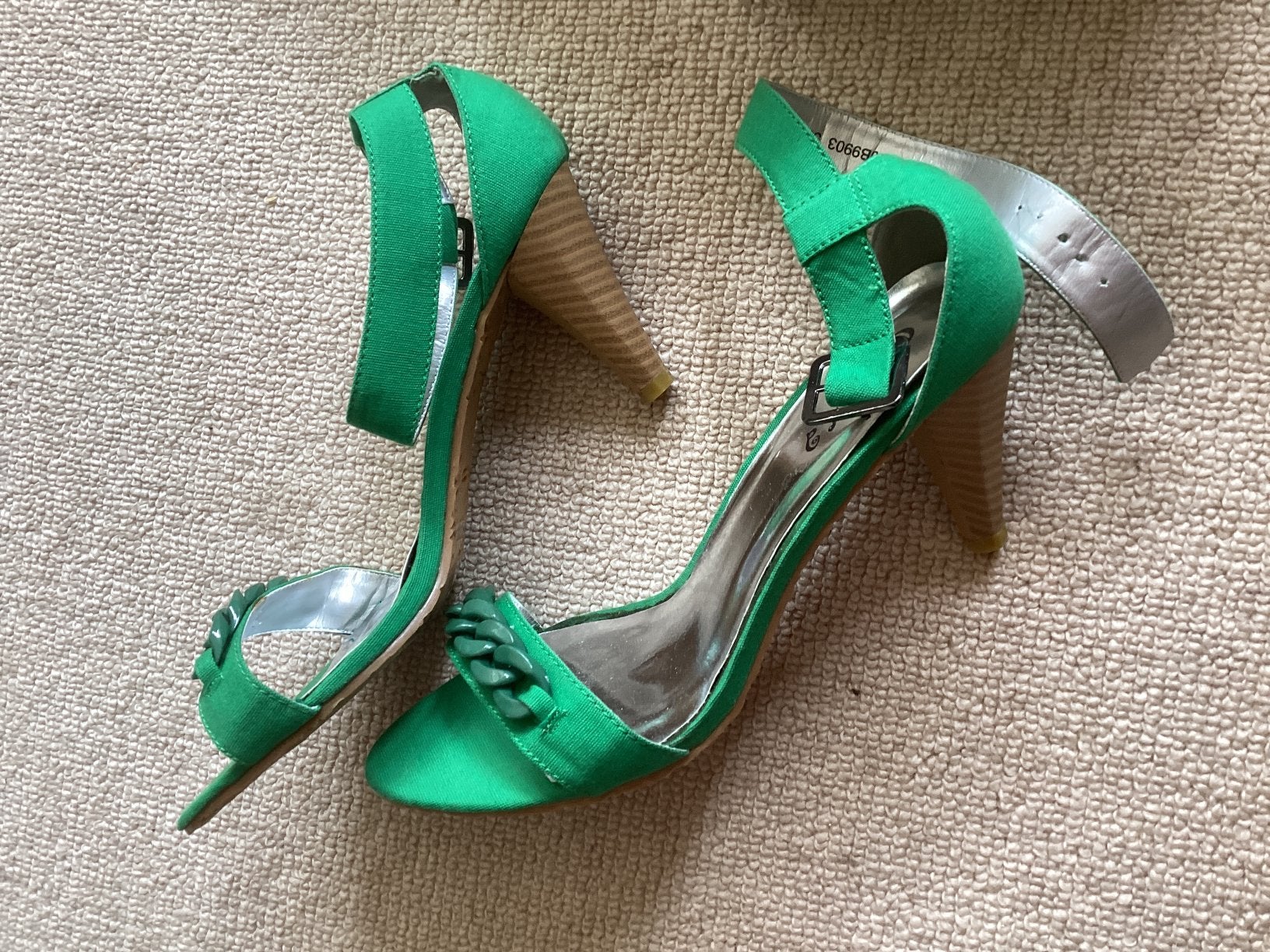 Groene Pump stof hakhoogte 7 cm maat 38 Nieuw, Ophalen of Verzenden, Zo goed als nieuw, Groen