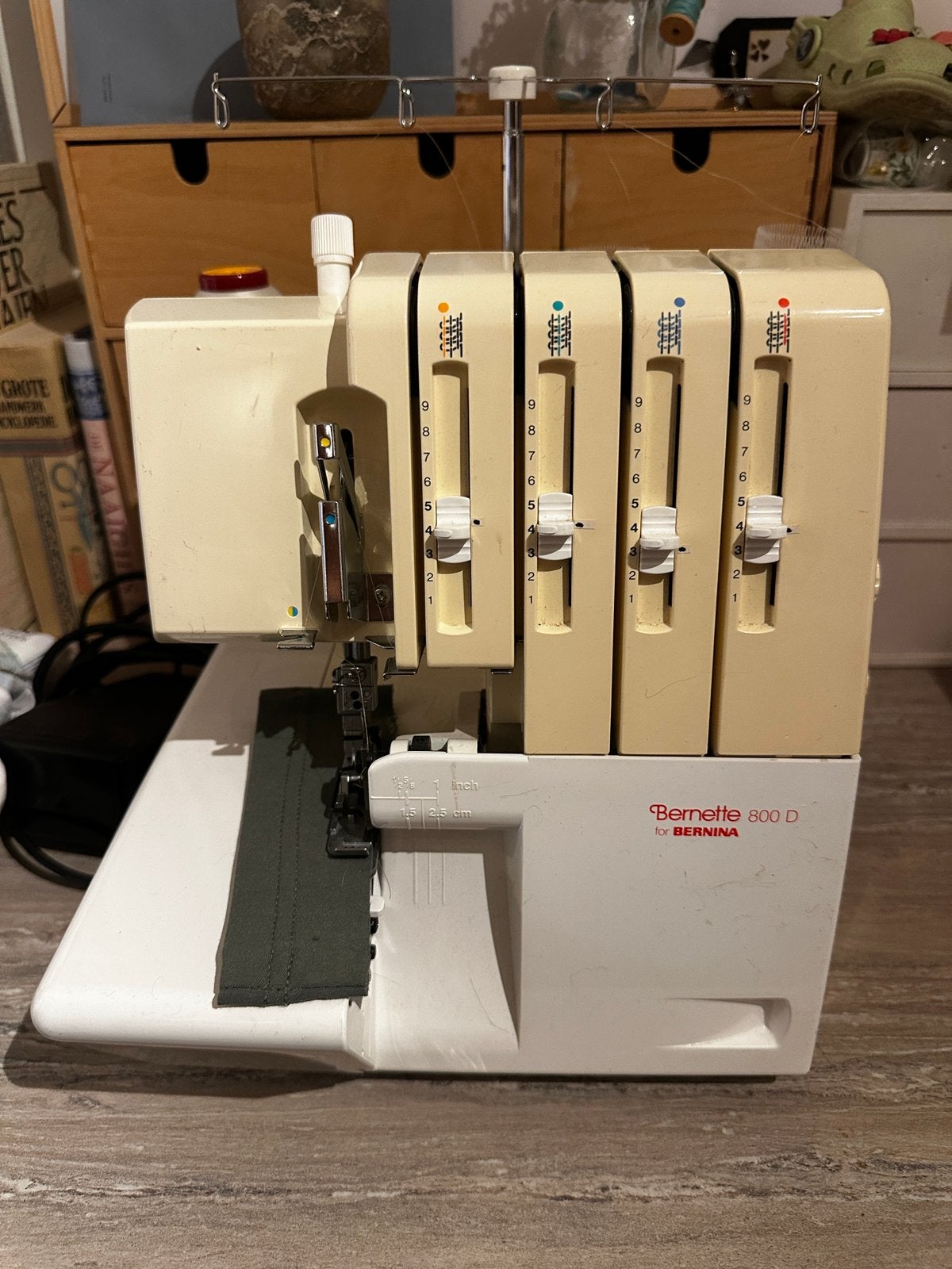 Bernina (Bernette) 800D lockmachine, Hobby en Vrije tijd, Ophalen, Gebruikt, Lockmachine, Bernina