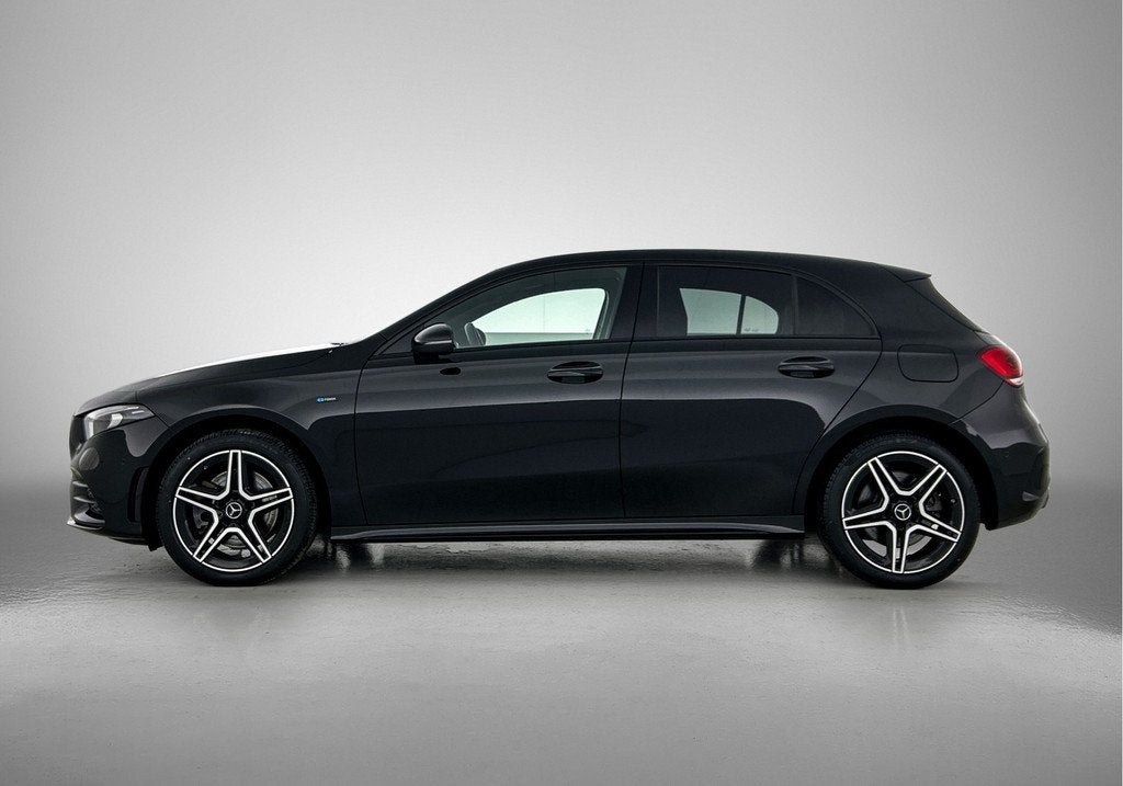 Mercedes-Benz A-Klasse 250 e AMG Plug-In Hybride AMG Line |, Auto's, Mercedes-Benz, 12 maanden, Gebruikt, 4 cilinders, Zwart