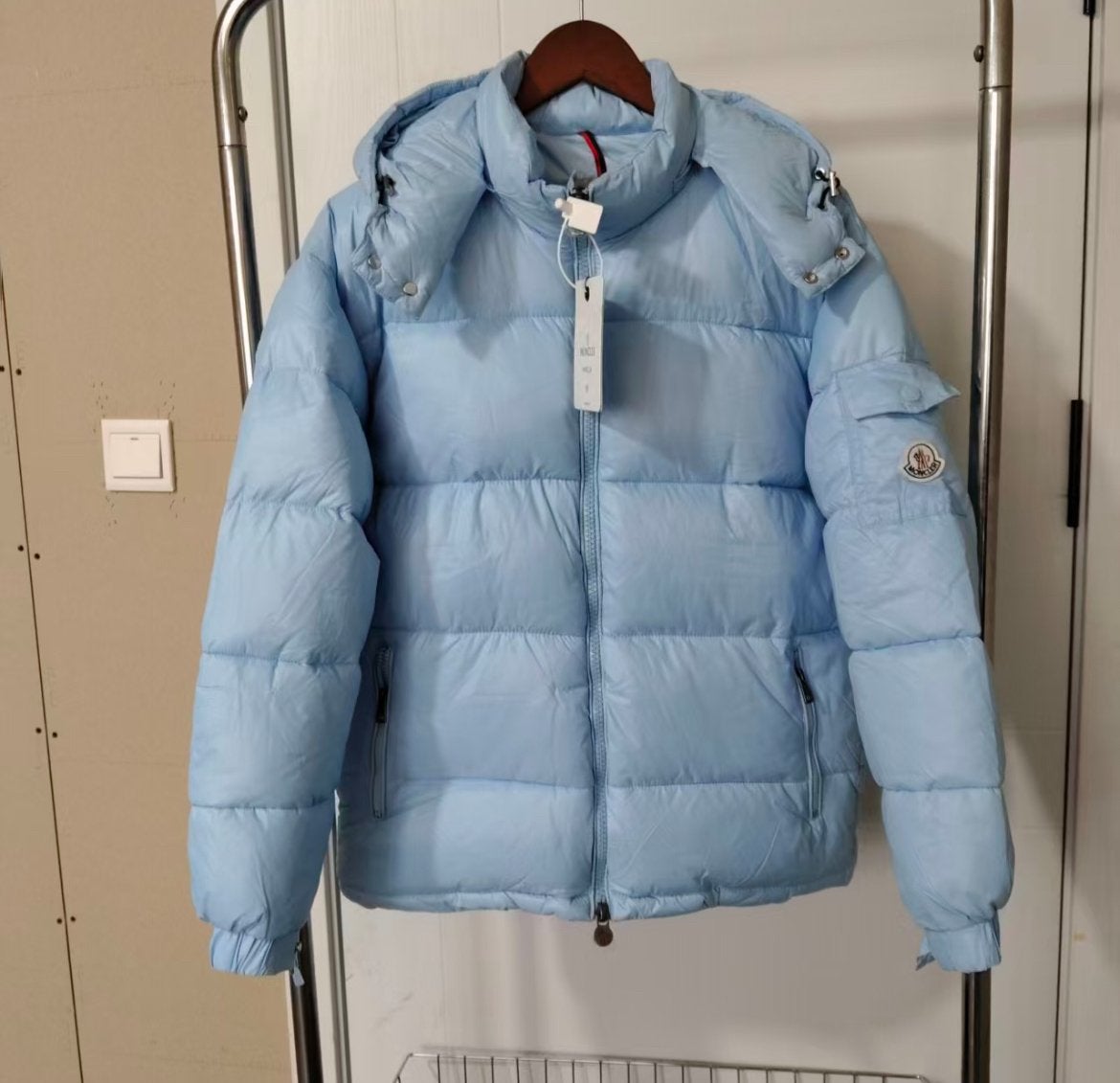 Moncler maya winterjas maat M nieuw lichtblauw, Kleding | Heren, Jassen | Winter, Ophalen of Verzenden, Zo goed als nieuw, Blauw