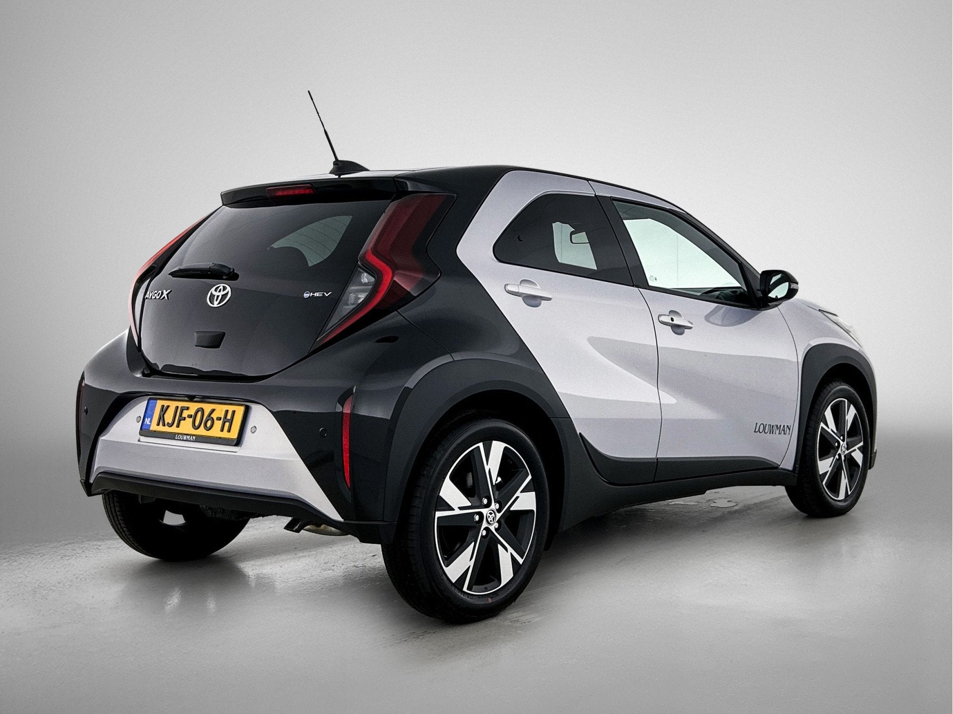 Toyota Aygo X Hybrid 115 pulse | Easy Pack | keyless entry |, Auto's, 12 maanden, Stof, Parkeersensor, 4 stoelen