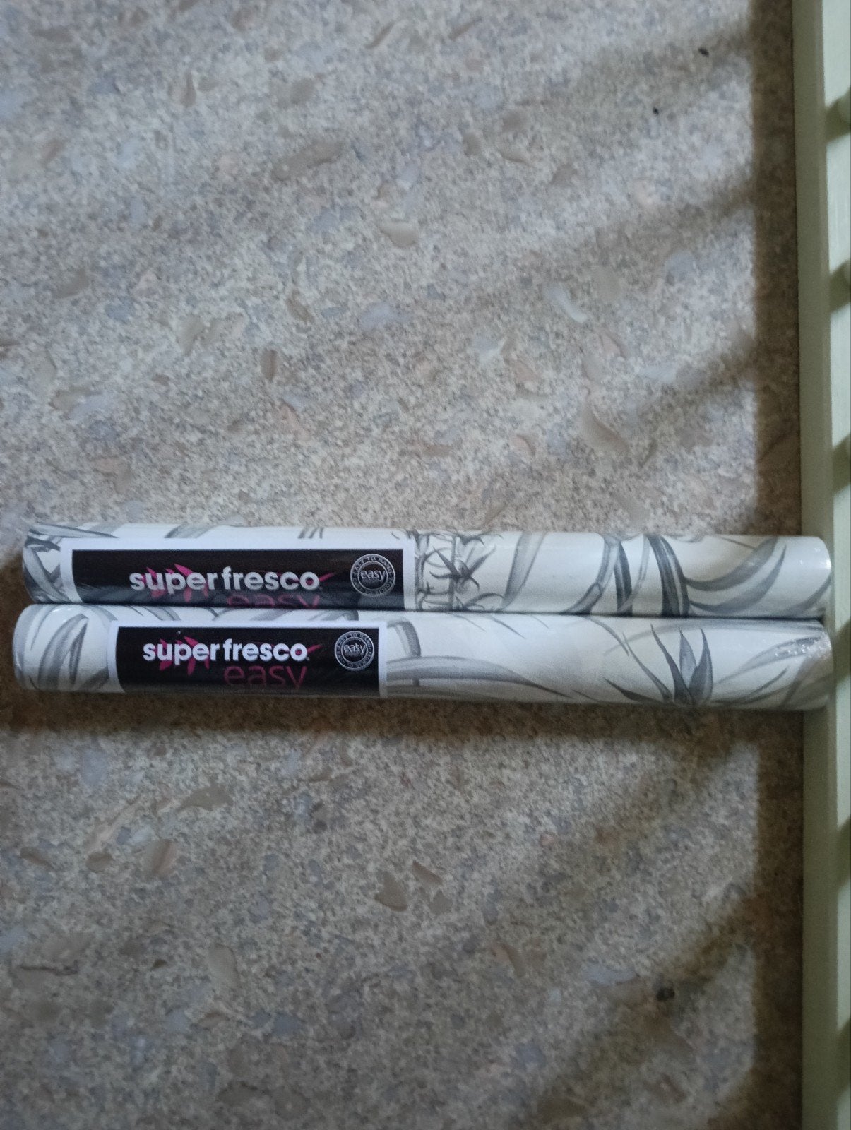 Superfresco Easy Behang - Grijs/Wit Bladeren Patroon, Bladeren, Natuurlijk, Overige merken, Ophalen of Verzenden