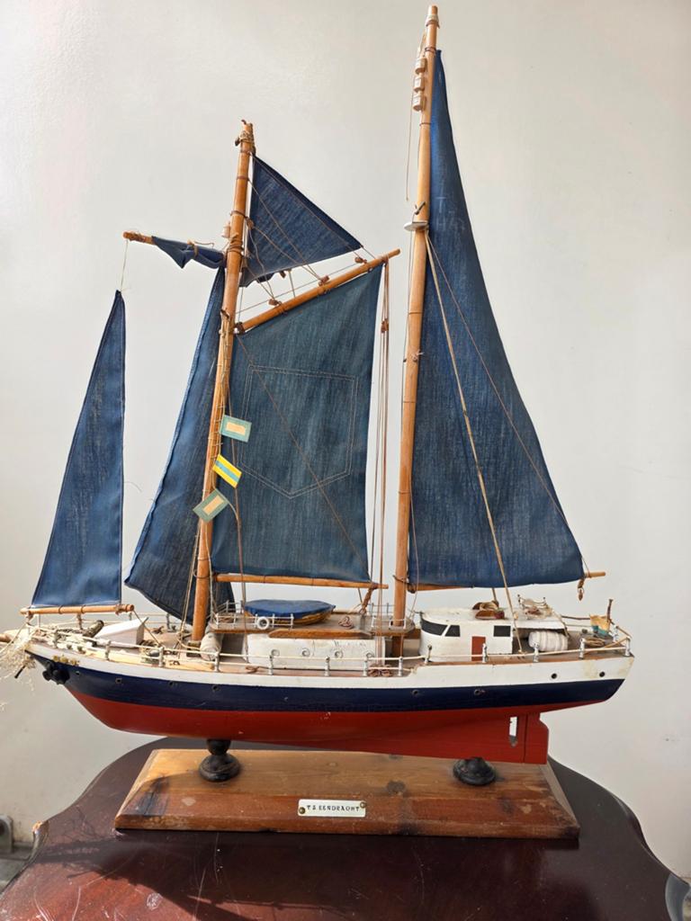 Uniek Scheepsmodel T.S. Eendracht met Denim Zeilen, Hobby en Vrije tijd, Modelbouw | Boten en Schepen, Ophalen