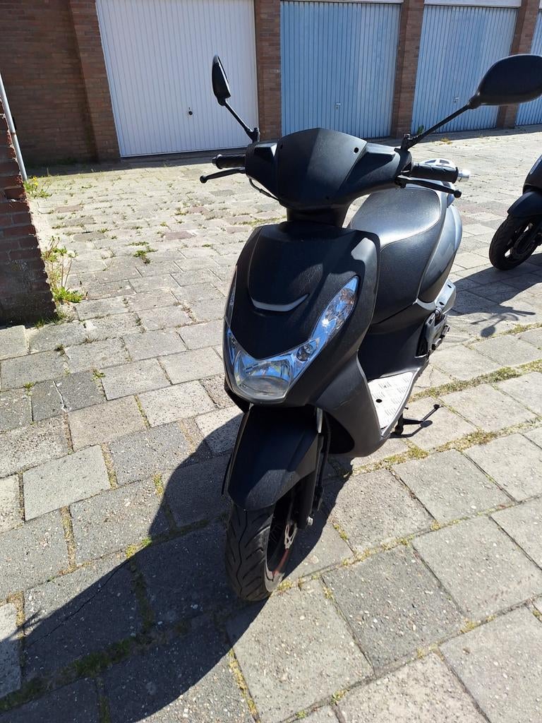 Peugeot Kisbee - 11.000+ km - hoogste bod gelijk ophalen, Fietsen en Brommers, Ophalen, Gebruikt, Overige modellen, Benzine