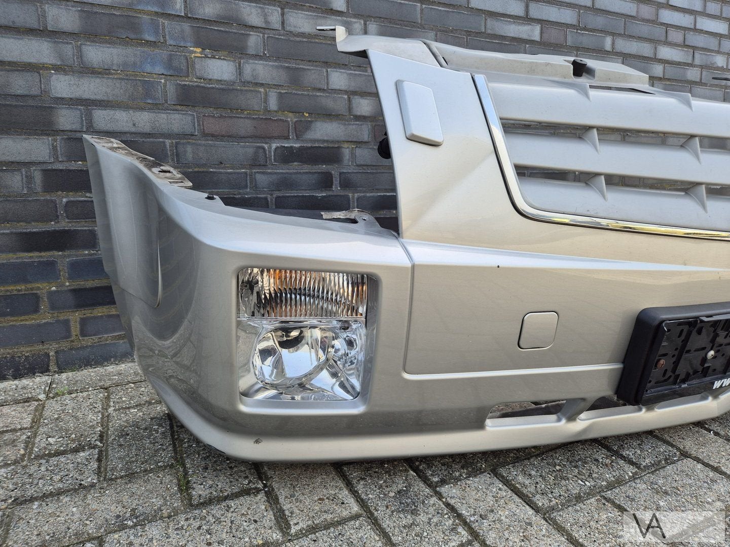 Cadillac SRX 2004 - 2010 voorbumper zilver compleet €750, Cadillac, Gebruikt, -, Voor