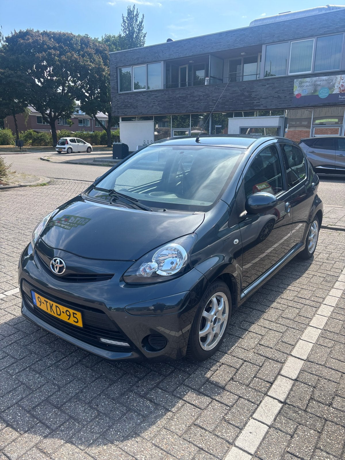 Toyota Aygo 1.0 12V Vvt-i 5DRS 2014 Grijs automaat, Stof, Zwart, 4 stoelen, 68 pk