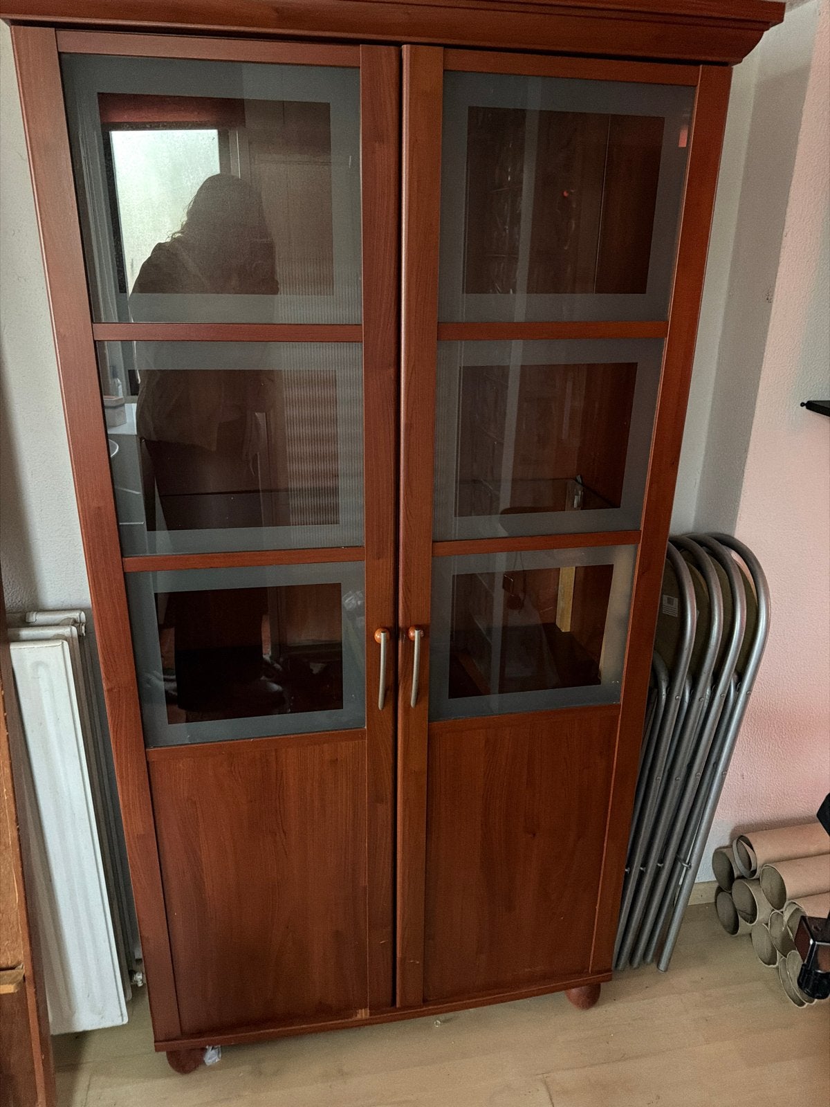 Houten vitrinekast ophalen waalre, Huis en Inrichting, Gebruikt, 150 tot 200 cm, 25 tot 50 cm, Overige houtsoorten