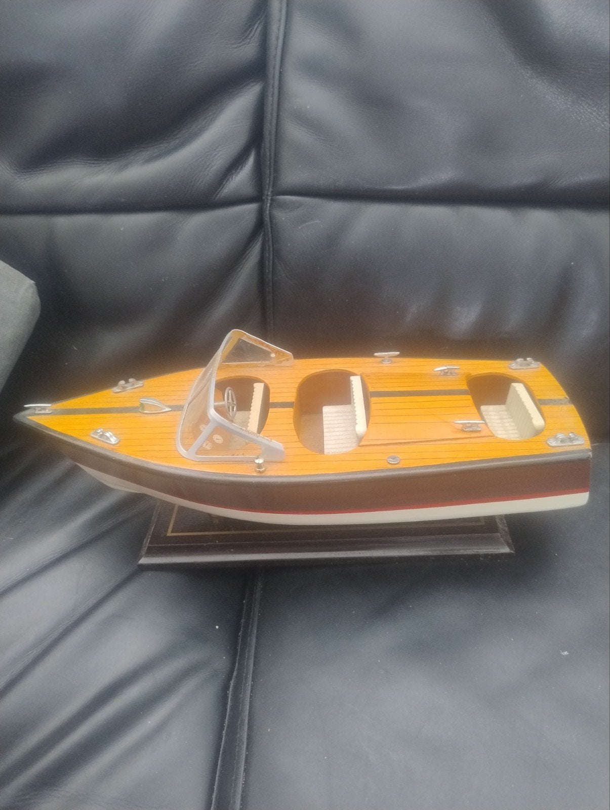 RIVA speedboot op standaard, Hobby en Vrije tijd, Ophalen of Verzenden, Zo goed als nieuw, 1:32 tot 1:50