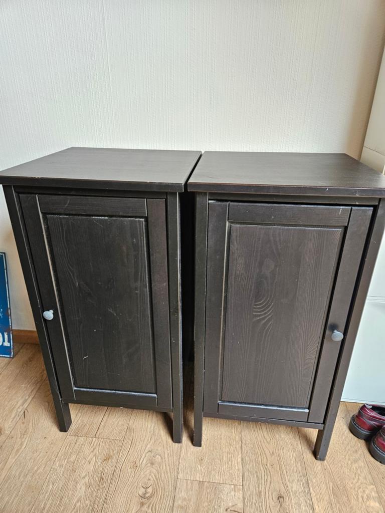 Twee Ikea donkerbruine nachtkastjes/kastjes met planken, Ophalen, Gebruikt