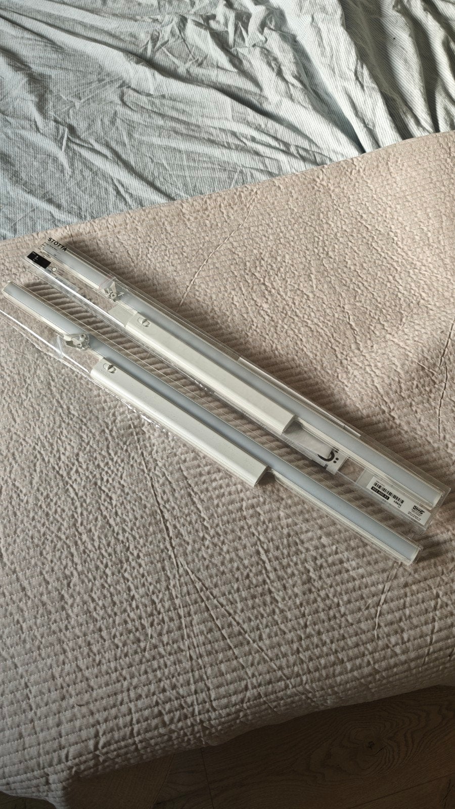 IKEA STÖTTA LED kastverlichting 72 cm 2 stuks PAX kast, Wit, Kunststof, Nieuw, Met schakelaar
