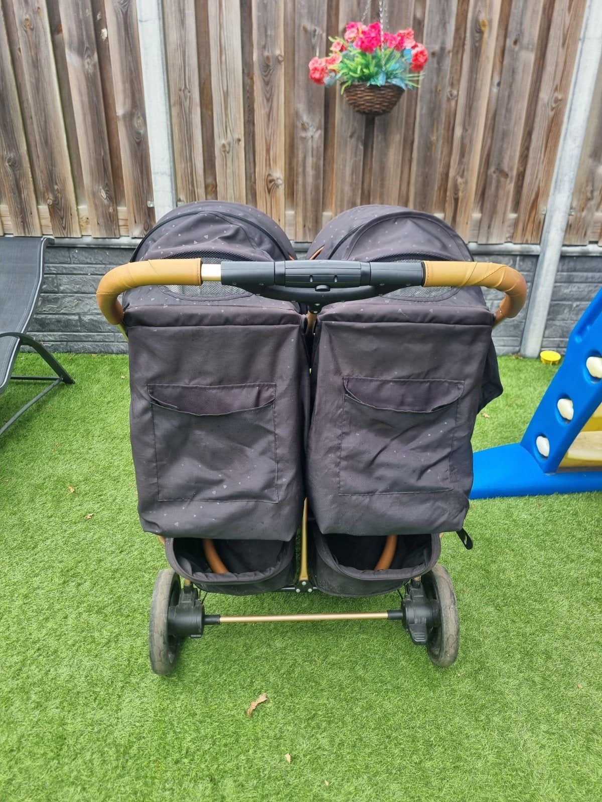 Chipolino Tweeling Buggy - Lichtgewicht en Compact, Kinderen en Baby's, Kinderwagens en Combinaties, Gebruikt, Verstelbare duwstang