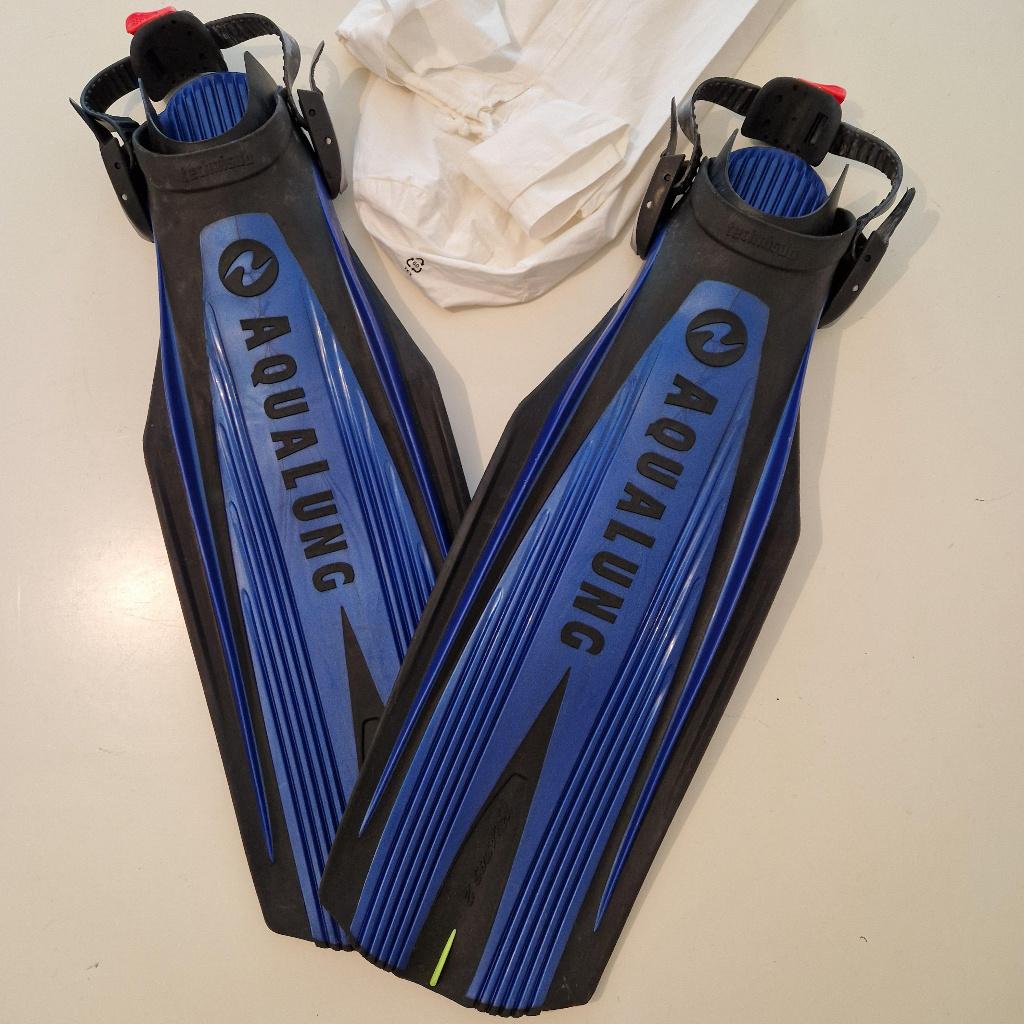 Duikvinnen Aqualung Blade 2 met Technisub quick release, Watersport en Boten, Duiken, Ophalen, Zo goed als nieuw, Zwem- of Duikvliezen