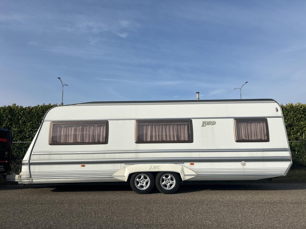 LMC 650 Lord Ambassador 2004 RONDZIT FRANS BED TENT, Caravans en Kamperen, Caravans, Schokbreker, Rondzit, LMC en Münsterland